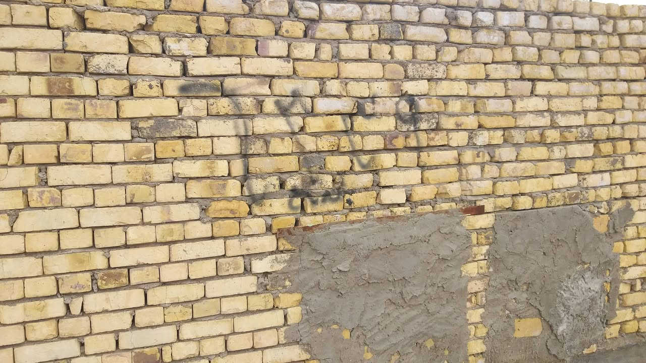 السلام عليكم قطعه أرض ركن 1000م للبيع مدفونة ومرقمة من قبل البلدية في الكوت منطقة حي  الحكيم بالقرب من السايدين شارع العمارة على وجة الحولي الوجة 23م والنزال 44م ومتوفرة كافة الخدمات السعر 65 وبي مجال الاستفسار الاتصال على هذا الرقم ***********
