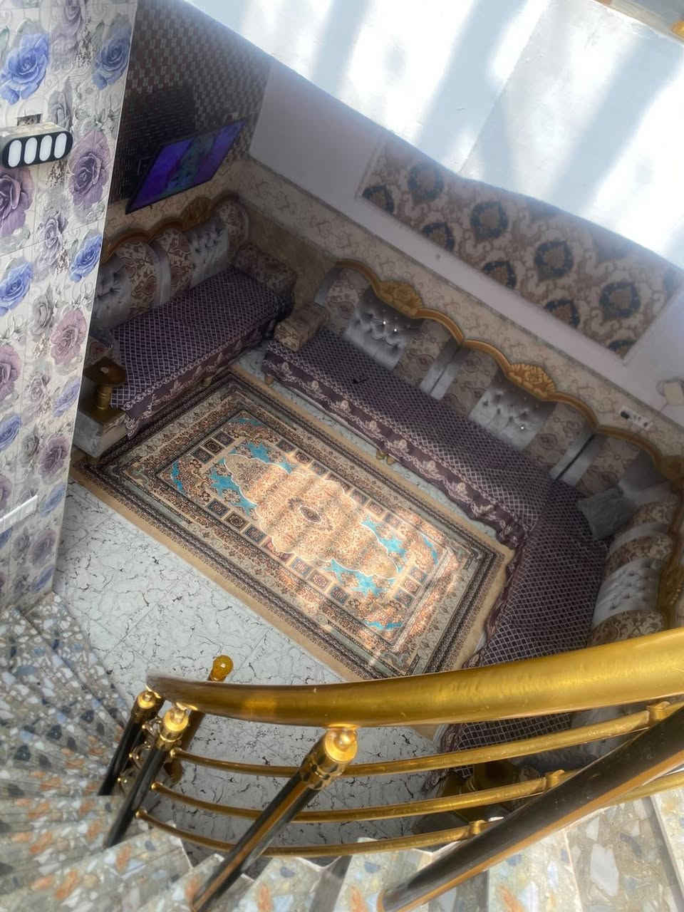 دار للبيع 150متر عنوان حسينية شارع ابو سمير منطقة 26 قرب حسينية داعي الله هاتف ***********
