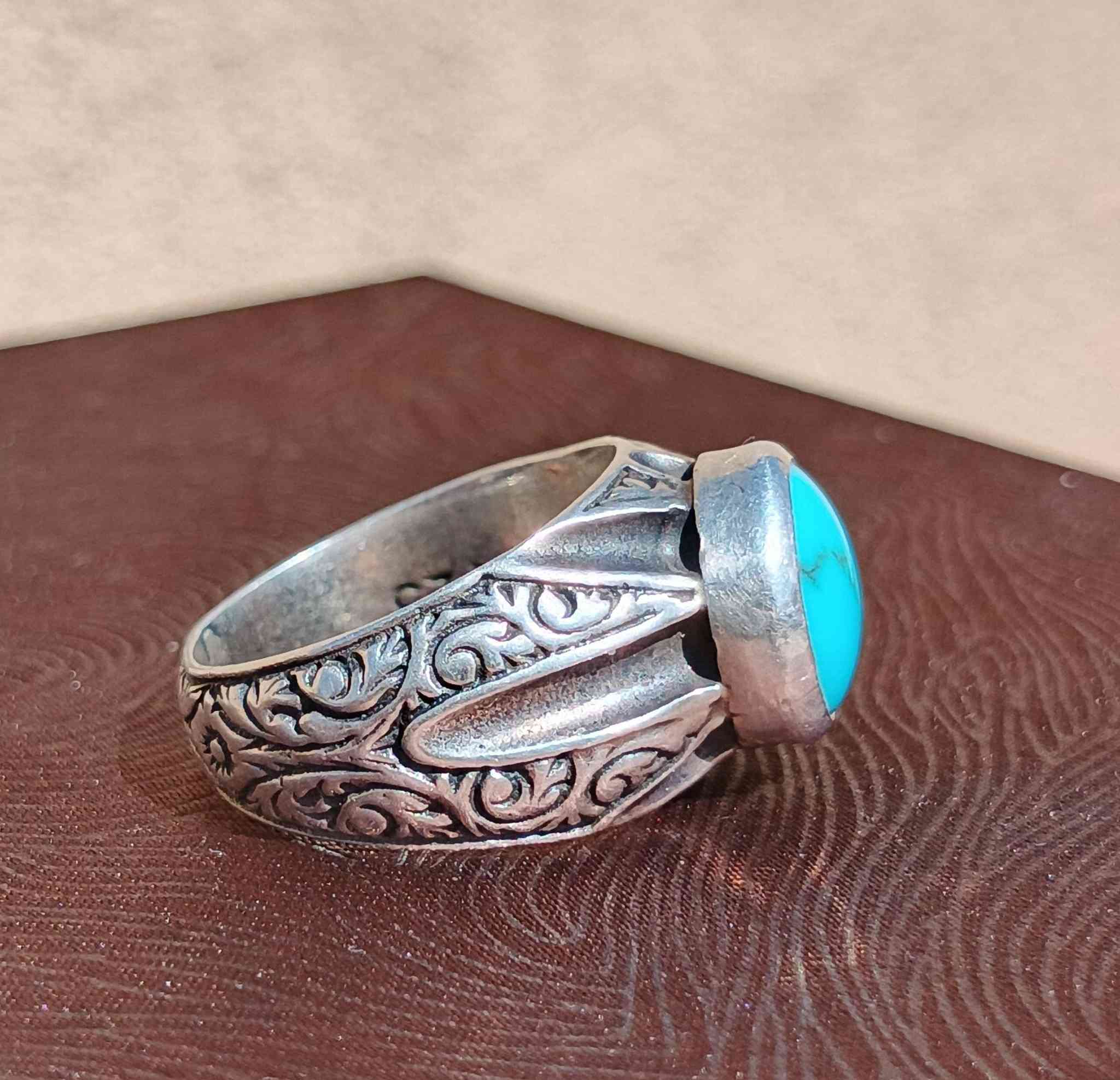 فيروز سينائي طبيعي
صياغة يدويه ثقيله 
قياس الخاتم ٢٠ ملم


**إذا كنت صاحب هذا الإعلان وتريد حذفه لأي سبب، رجاءا أرسل رسالة إلى الدعم الفني**