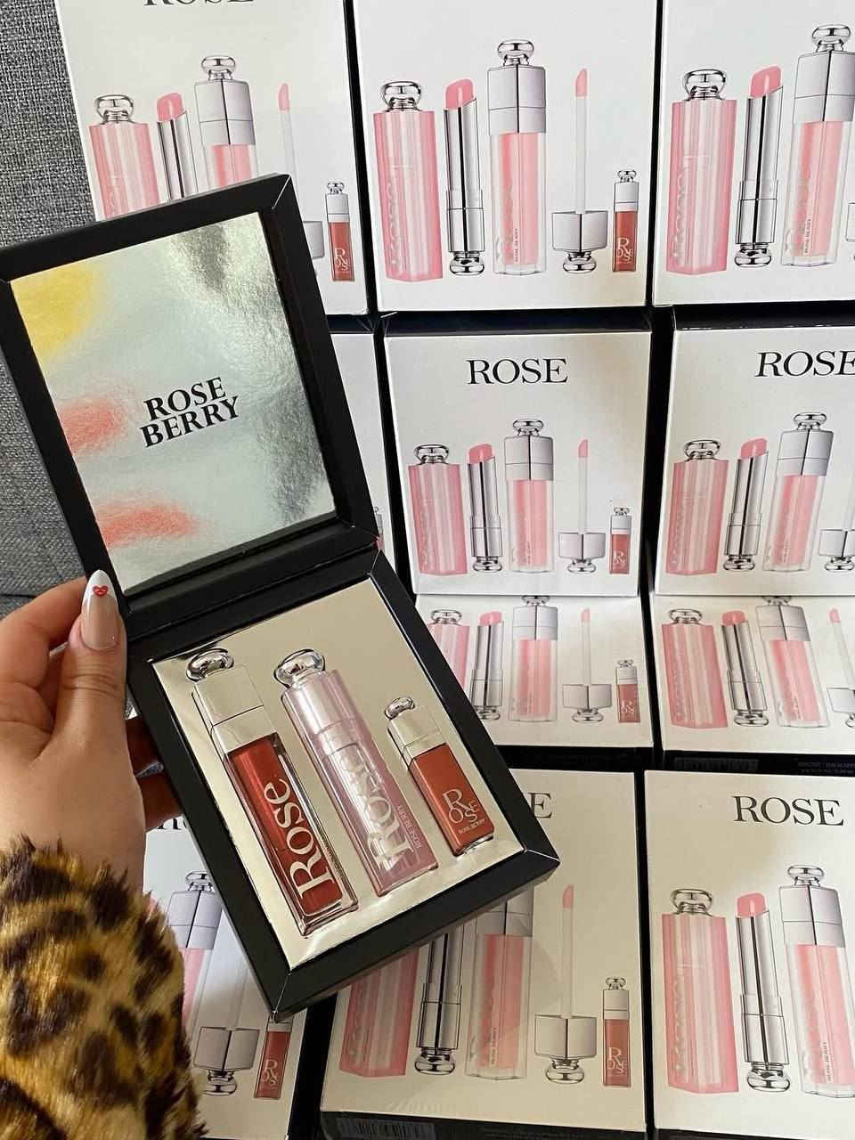 💫 طقم روز بيري - 3 قطع لجمال وترطيب شفايفك 💋
💄 لب جلوس يخطّف الأنظار
💋 ليب بالم بلمعة صحيه
💄 روج صغير يكمل إطلالتك
🌿 مكونات طبيعية ترطيب 💦 ولمعان طول اليوم لمسة أنوثة طول اليوم 🤤


**إذا كنت صاحب هذا الإعلان وتريد حذفه لأي سبب، رجاءا أرسل رسالة إلى الدعم الفني**