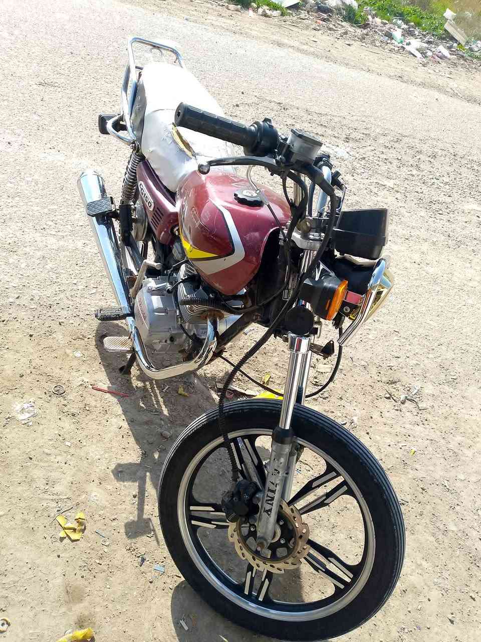 سيفان 21 مكينه خير من الله
كهربايات كلها شغاله بس نقص باتري 

اوراق بيها ومكفوله كفاله عامه 

السعر 400 وبيها مجال حك الجيه مكاني ديالى الغالبيه  رقم الهاتف ***********
