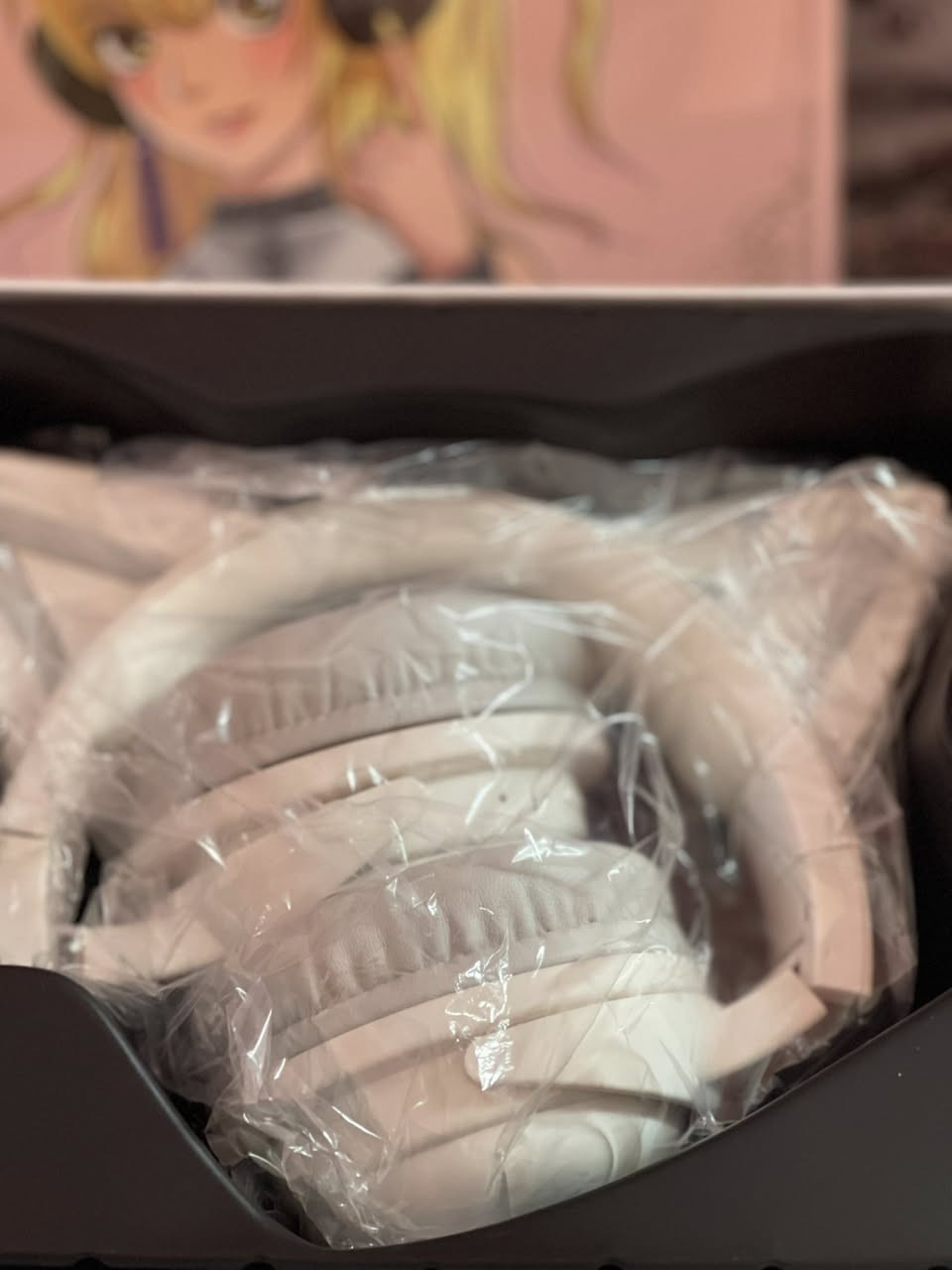 سعر 25

هذه سماعات أذن قطة لاسلكية للألعاب (Wireless Gaming Cat Ear Headphones) تتميز بالتالي: 
التوصيل: تعمل بتقنية بلوتوث 5.0 لضمان اتصال لاسلكي مستقر.
الصوت: توفر تجربة صوت محيطي 7.1.
الاستخدام: مصممة للاستخدام المزدوج للألعاب والاستماع للموسيقى.
التصميم: تأتي بتصميم جذاب على شكل آذان قطة، مع بطانة مريحة من الجلد الصناعي لاستخدام طويل.


**إذا كنت صاحب هذا الإعلان وتريد حذفه لأي سبب، رجاءا أرسل رسالة إلى الدعم الفني**