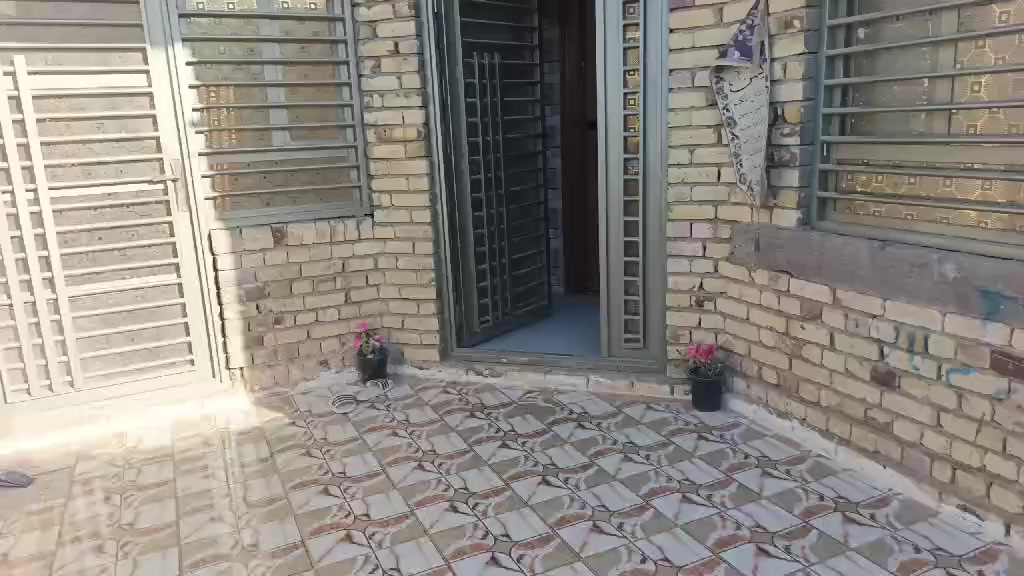 يالله
دار طابو زراعي سند ٢٥ 
مساحه ١٣٢ متر واجهيه ٩
بناء حديث
طابق واحد غرفه نوم وصاله 
واستقبال ومطبخ ومجمع صحيات 
العنوان دور الحجر شارع الرابع مقابيل طابو
مع كافه الخدمات مجاري تبليط كهرباء
السعر 95 مع المجال قليل 
الاستفسار ***********
مكتب الشيخ للعقار
