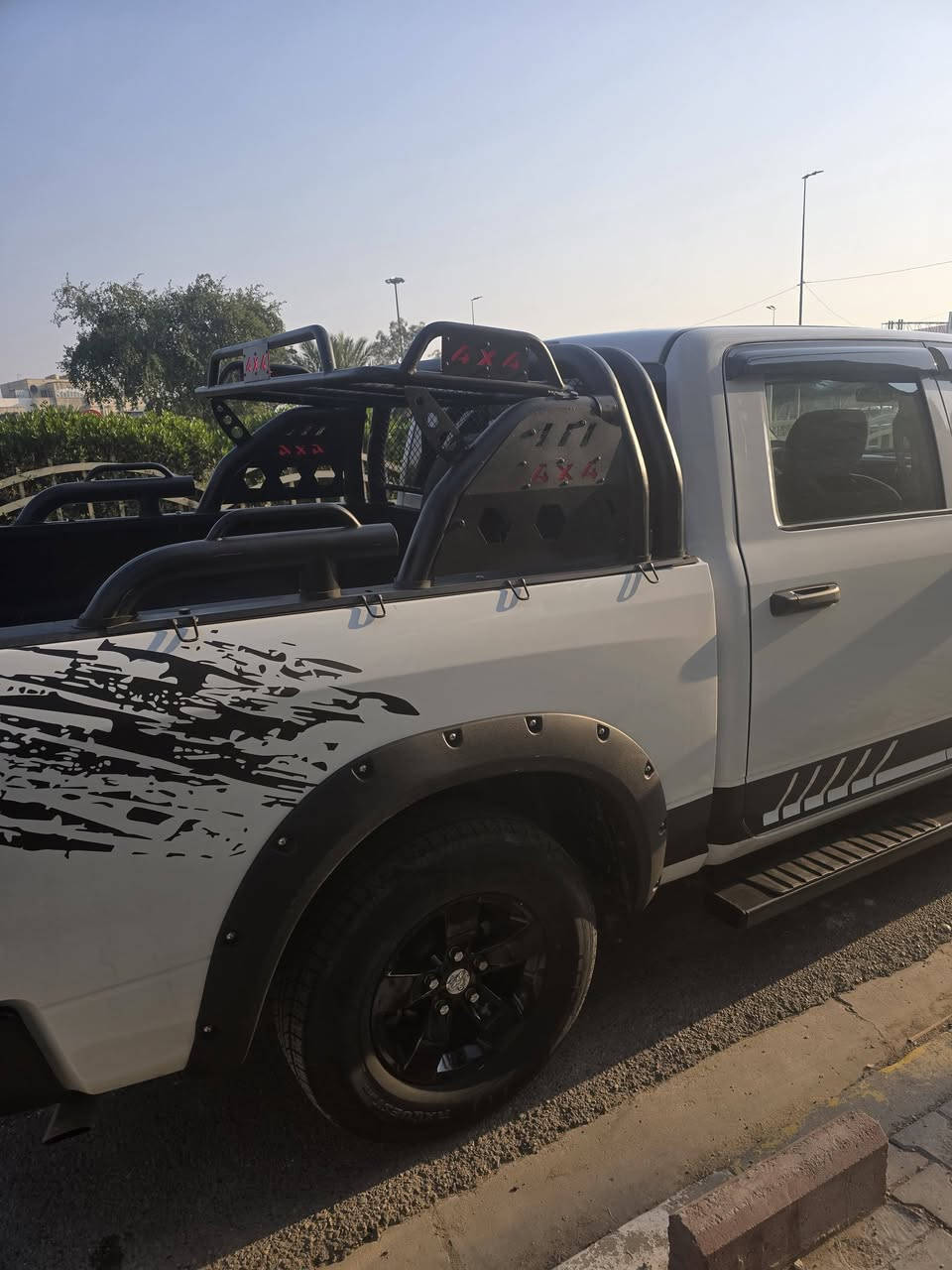 السلام عليكم
دوج رام كلاسك 2023
ستة سلندر
ماشية 21 الف ميل 
جاملغ وبنيد بدون ايرباك 
غاز التبريد شركة 
ماء الراديتر شركة 
شواصي مكفولة 
الضرر سطحي
جاهزة من كلشي كل الإضافات بيها 
بيها منظومة غاز
السعر 255 بيها مجال قليل
***********
