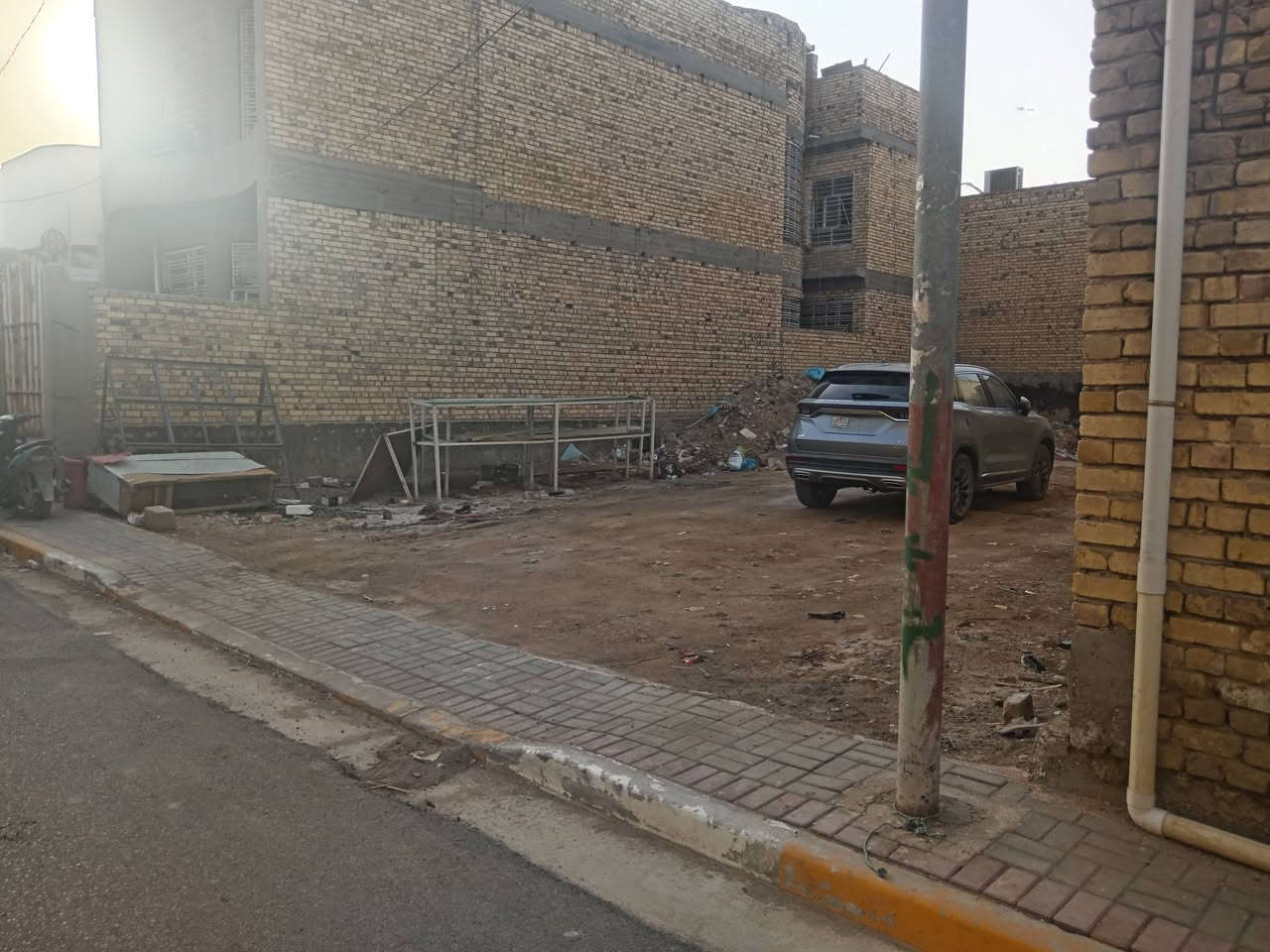 عرصه للبيع حي الفرات قريب على شركه حمورابي خامسه عرصه عن الشارع العام المساحه ١٣٨ الوجهه ٦ متر نزال ٢٣ معرفه تفاصيل أكثر مراسله الصفحه او تصال على الرقم ***********

