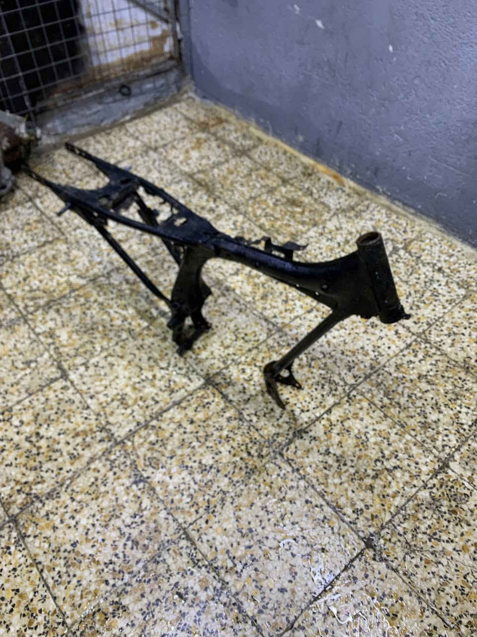 سلام عليكم شاصي نامه  شلامجهً مديل 20 ادواتً البيع مكان بصره لابله سعر 75قفلً. ***********
