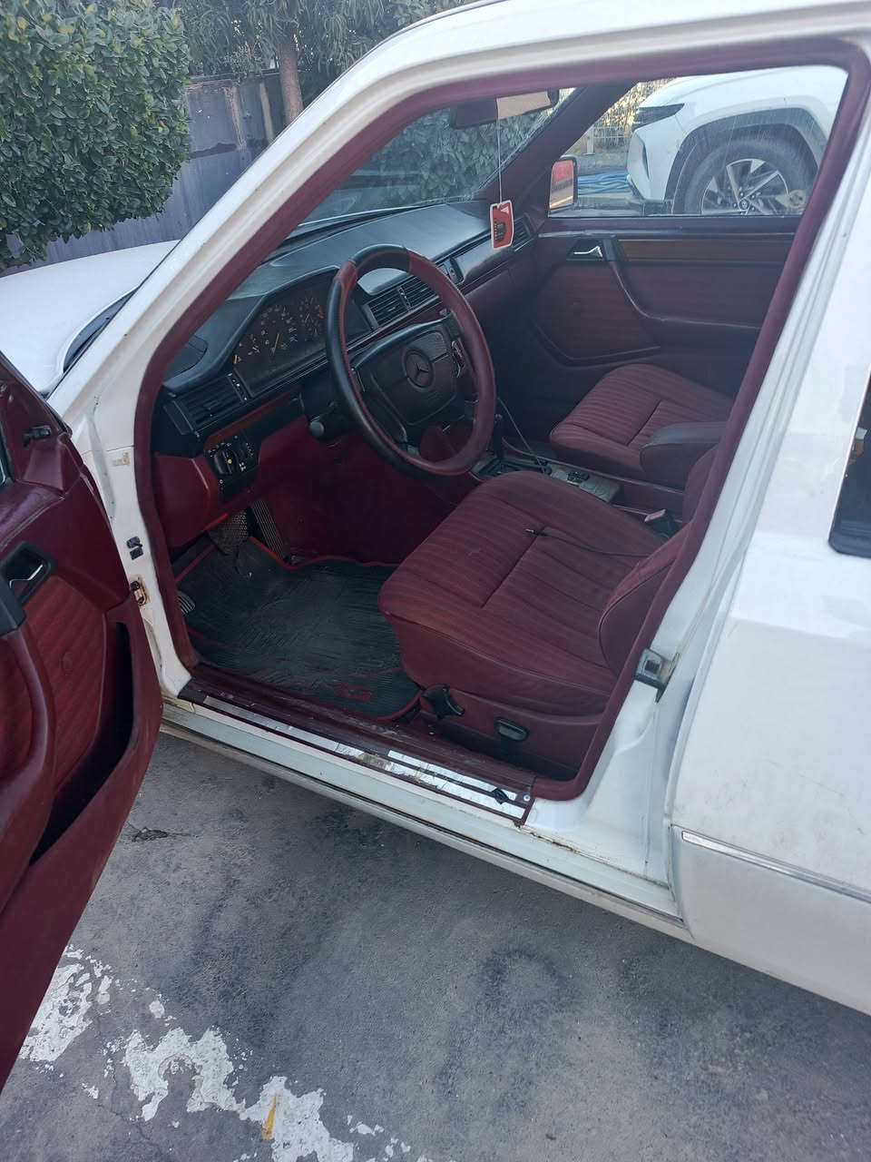 سلام عليكم مرسيدس دب موديل 92حيل نضيفه جام كهرباء سلايت سنويه جديده لغاية  2030 ABS محرك Vvte3000 بس دعاميات مصبوغه ***********
