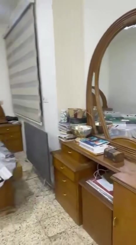 غرفه عراقية 
نضيفة جداً للبيع ما عدا الكنتور 
رقم الهاتف ***********
