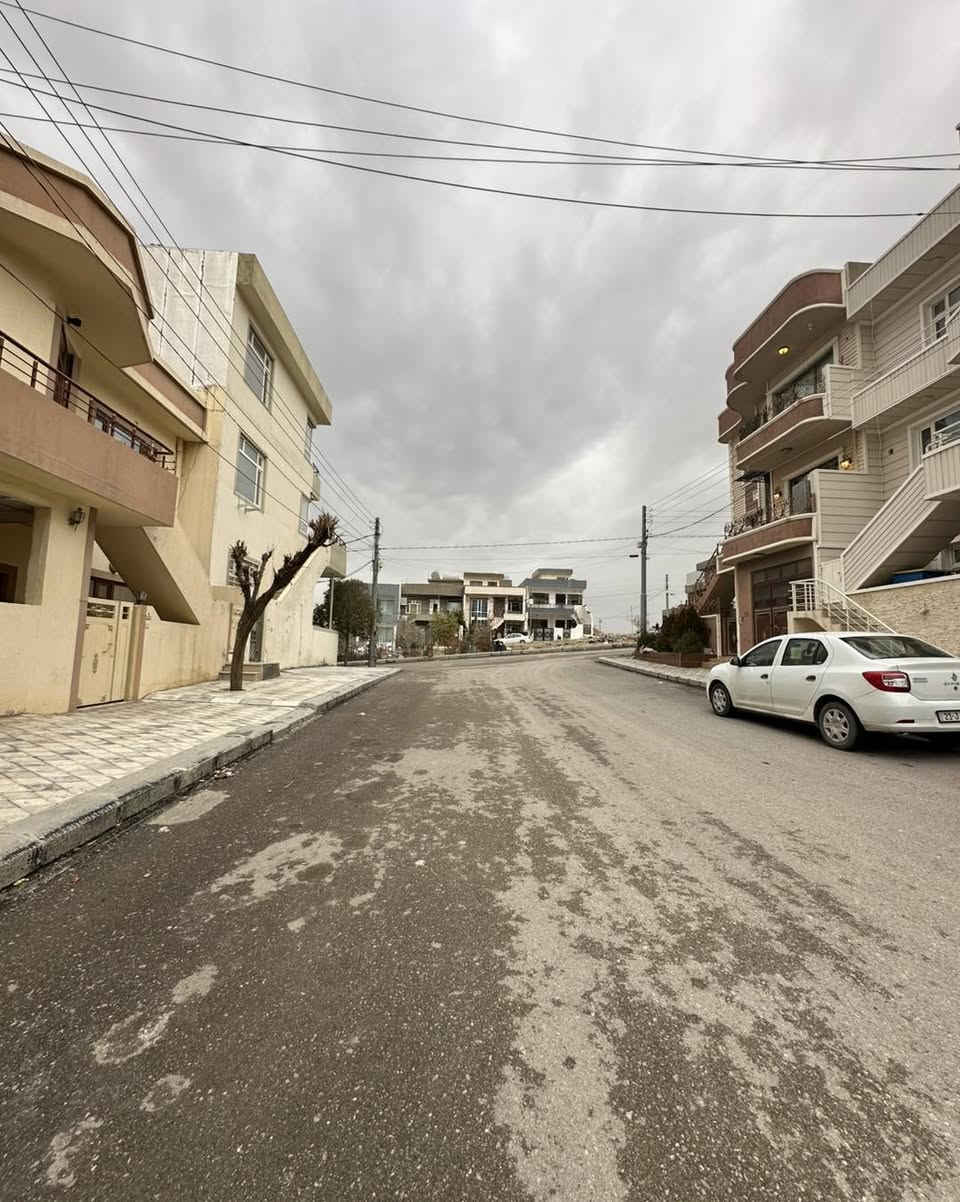 سەرەتا بەناوی خودا 
کۆدی/10910
خانوو بۆ فرۆشتن"یان گۆڕینەوە بە موڵکی تر  
📍ناونیشان/ پشت  مزگەوتی فەجر"نزیک مارکێتی بەرەکەت
📐ڕوبەر / 100 مەتر
📏پێشی/ 10 بە 10
🛣️شەقامی/ 15 مەتر
🌕 ڕوو / گۆیژە
🏗️پێکهاتوەلە/ 1 نهۆم  
نهۆمی یەکەم  ( میوان + متبخ + مشتملات + 1نوستن + 2ژوری ژێرزەمین ) 

تێبینی ( خانوەکە لەشوێنێکی زۆر خۆش دایە نزیک مزگەوت و قوتاب خانە و خەتی پاس  و مارکێت )
ئاڵو گۆڕ دەکات لەگەڵ موڵكی تر"شوقە+خانوو "زەوی "باخ
ــــــــــــــــــــــ
🖊️/ بۆ زانینی نرخ  کۆمێنت بکە 
ــــــــــــــــــــــــ
بۆ پەیوەندی📞
☎️***********
☎️***********
ـــــــــــــــــــــــــــ
تۆی بەڕێز موڵکت هەیە دەتەوێت بیفڕۆشیت یان بیدەیت بەکرێ زانیاریەکانمان بۆ بنێرە هاوکارتان دەبین 
‏‎*********** ☎️واتس ئاپ"فایبەر 
‏‎یان سەردانی نوسینگەی(جوانی موڵك)بكەن
‏‎ناونیشان"ئیبراهیم ئەحمەد"بەرامبەر دیلان سیتی
