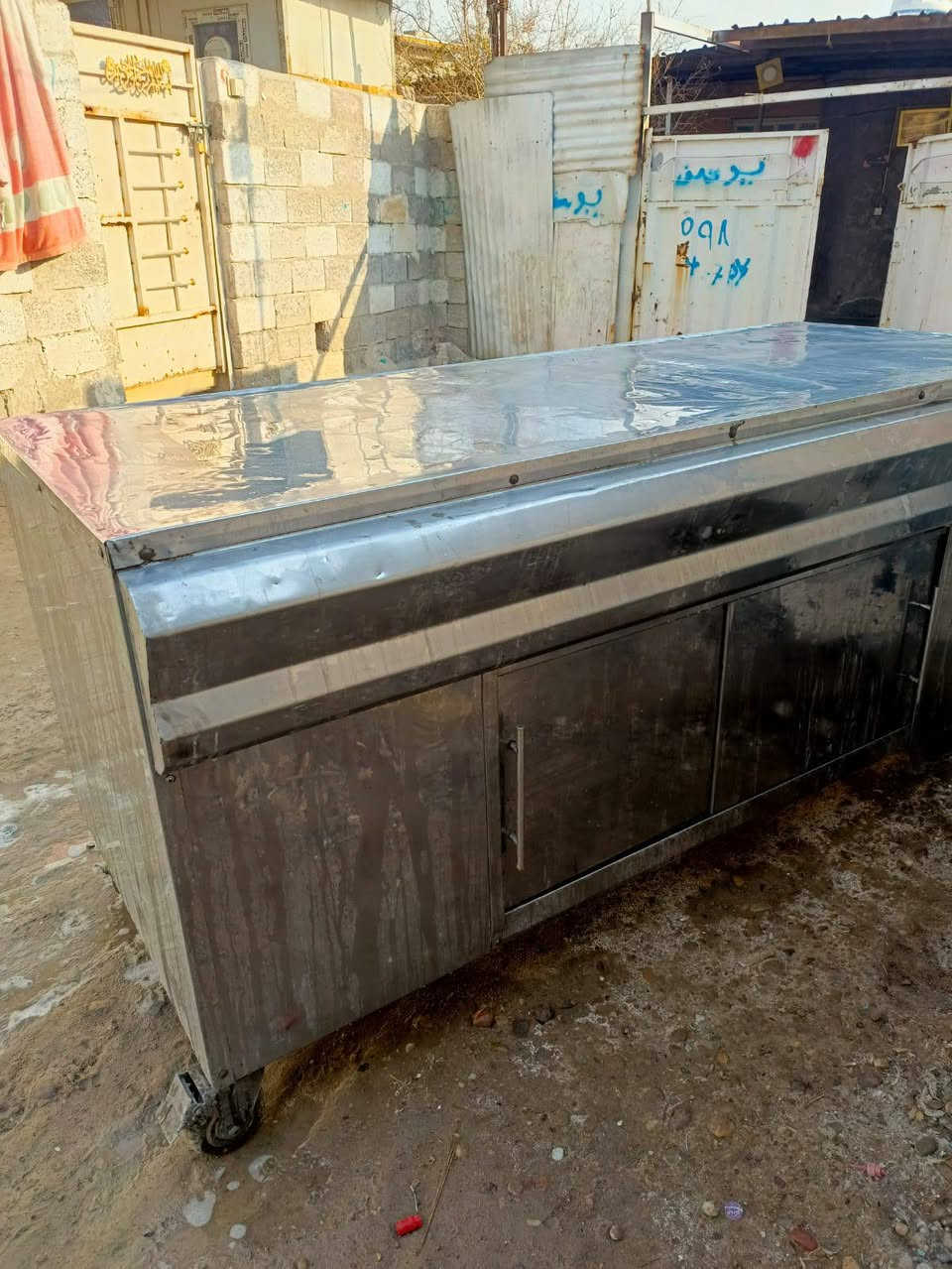 غراض مطعم البيع اتصال على الرقم ***********
