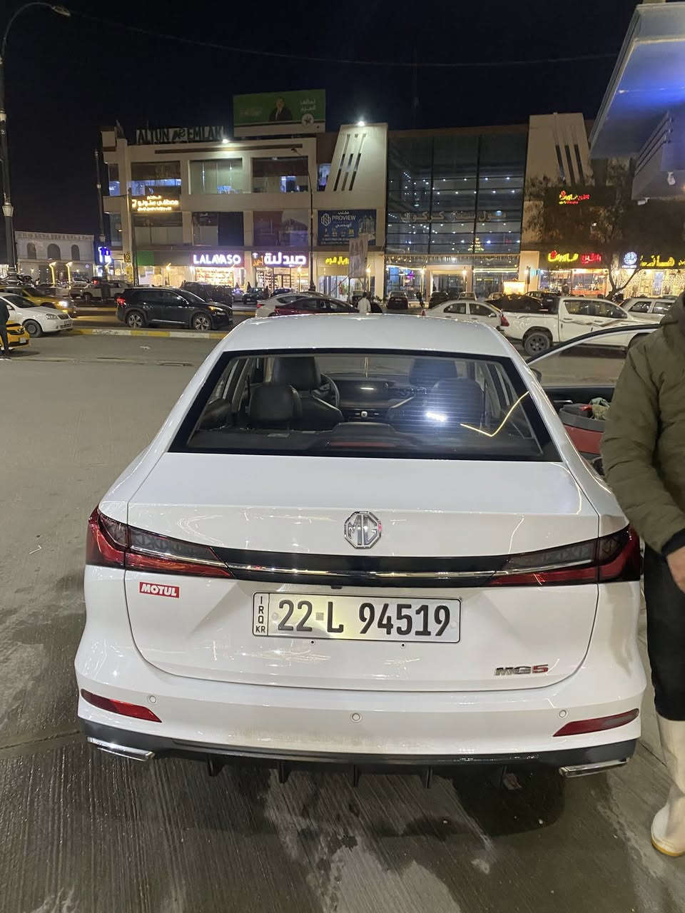 سلام عليكم
ام جي روي للبيع موديل 2024
سيارة ماشية 12 الف 
سيارة معروفه باقتصادية 
مواصفات خير من الله 
كشنات جلد 
بصمة 
لايت ترحيبي ديجيتال 
انارة خلفيه ليد 
شاشة دجيتال 
3 وضعيات قيادة 
Sport -normal -Eco 
هاندبريك بصمة 
Start - stop  
منحدرات 
حتى تصحيح ستير عند تشغيل 
شاشة تدعم car play  و اندرويد 
كشنات جلد 
تبريد قطعتين 
سقف سلايد 
و بعد كومه مواصفات 
***********
