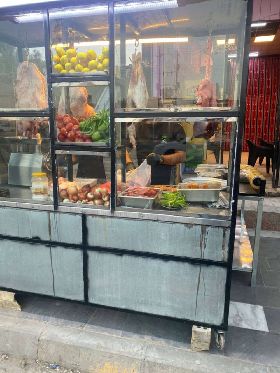 سلام عليكم غراض مطعم كامله مكمله دجاج مشويات الأغراض مشتغلات اسبوع فقط كله جديد ***********اتصل وبخدمتك
