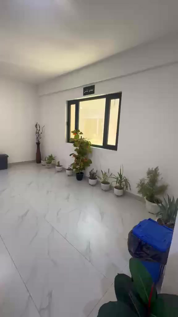 شقة للبيع في مجمع الشروق
نظام اقساط  

🪧نوع العقار : شقه سكنية طابق 8

📍العنوان : مجمع الشروق 

📐 المساحة : 132م

📋التفاصيل: غرفتين +حمامات عدد2 

 صاله .استقبال .مطبخ كاونتر  كامل فصال تركي 

كاونتر كامل فصال تركي 

جدران الاستقبال مغفله بورق جدران تركي 

تغليف جدران الهول بديل الخشب +مرايه 

السقفوف ليدات اناره شمسي  

الحمامات وحده شرقي والثانيه غربي 

الشقة محدثه ديلوكس 

للاستفسار اكثر والتواصل 

الاتصال عل رقم 

‭0773 411 3016‬
