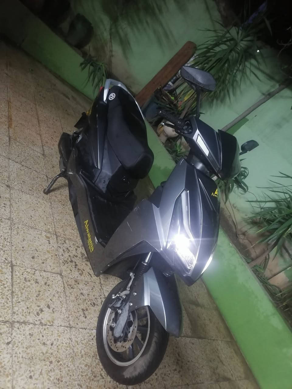 السلام عليكم
دراجة شحن  سكنس 

موديل 2025 
ثلاث سرعات 40_ 50_ 60 
الرجوع  R
لايت LED عالي - ناصي 
اشاير شغاله + خلاط 
دراجة شغاله ونضيفة ما متعوبه
بطاريات ممتاره اقتصادية 60 كم + شاحنه الاصليه 
 السعر على الخاص او الاتصال على الرقم ***********
