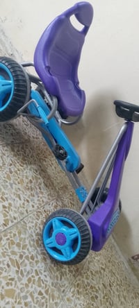 باسكل شكل سيارة • حديد • جديدة