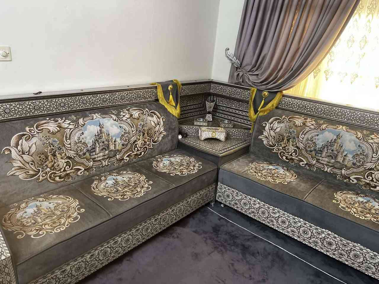 السلام عليكم عندي ديوان للبيع مستعمل قليل للبيع الشراي يدخل على الخاص


**إذا كنت صاحب هذا الإعلان وتريد حذفه لأي سبب، رجاءا أرسل رسالة إلى الدعم الفني**