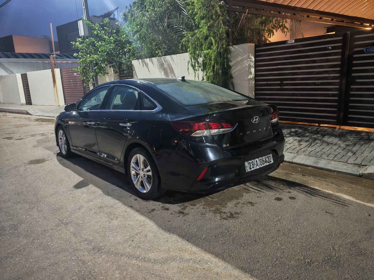 سلام عليكم 
سوناتا 2018 رقم نجف بأسمي فول مواصفات 
لمتدد بنوراما كشنات جلد خزن مقاعد كشنات كهرباء تدفئة تبريد  حساسات خلفية كامرة سايد بريك بصمه بردات خلفية رادار امامي وجانبي مري قلاب شحن لاسلكي محرك 2400 الحادث موضح بالصور بدون ايرباك دشبول وبيها دور جاملغ خلفي 
والسيارة جدا نظيفه السعر 120 الاتصال ***********
