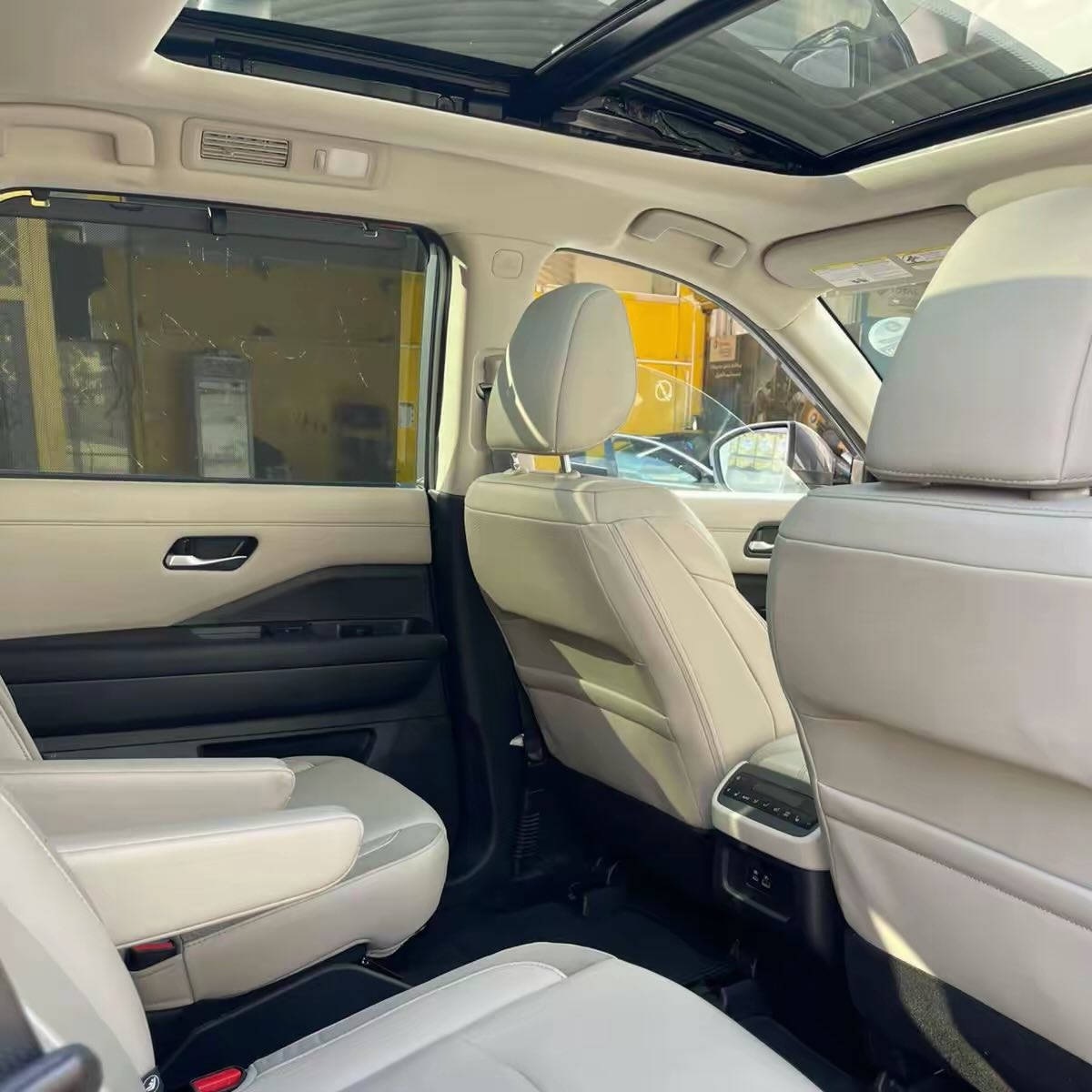 للبيع پاثفندر 2024 فول مواصفات 1/1
NISSAN
PATHFINDER 
2024
SL
3,5L
V6
30,000 MILES
المواصفات SL 👑///
• داخل جلد ابيض ملكي
• محرك V6 سعة 3.5 لتر بنزين
• قوة 284 حصان
• عزم دوران 259 رطل/قدم
• قير أوتوماتيك 9 سرعات
• نظام دفع رباعي (4WD)
• 7 وضعيات قيادة
• استهلاك وقود تقريبي: 21 مدينة / 27 طريق سريع
• سحب حتى 6000 رطل
• جنوط ألمنيوم 18 إنش
• مرايا جانبية كهربائية مع تسخين
• باب خلفي كهربائي
• فتحة سقف (اختياري)
• مصابيح أمامية LED
• إضاءة نهارية
• مصابيح ضباب
• زجاج خلفي مظلل
• رفوف سقف
• مقاعد جلد فاخرة
• 7 أو 8 ركاب
• مقعد السائق كهربائي
• تدفئة مقاعد أمامية
• مكيف أوتوماتيك ثلاثي المناطق
• مقود جلد متعدد الوظائف
• دخول ذكي وتشغيل بصمة
• نوافذ كهربائية وقفل مركزي
• شاشة لمس 8 إنش
‏• Apple CarPlay + Android Auto
• بلوتوث + USB
• شاحن لاسلكي
• نظام صوت Bose 
• كاميرا خلفية
• كاميرا 360 
• نظام ABS
• نظام الثبات الإلكتروني VSC
• تحذير مغادرة المسار
• مراقبة النقطة العمياء
• فرملة طوارئ أوتوماتيك

ضرر/// ( بونيد صبغ + جاملخ صبغ )
بدون دواخل ✅
شواصي سليمة 💯
بدون ايرباك ✅

السعر /// 253 $ ورقة وبيها مجال 💵

سيارة جديد و جاهز مابيها اي نقص ✅

پوليش و حمام جديد ✅

سيارة كاتي يترقم المحافظات شمالية ✅

مكان سيارة - كركوك 🌇

📞  0770 137 0765

📞 0770 094 3499
