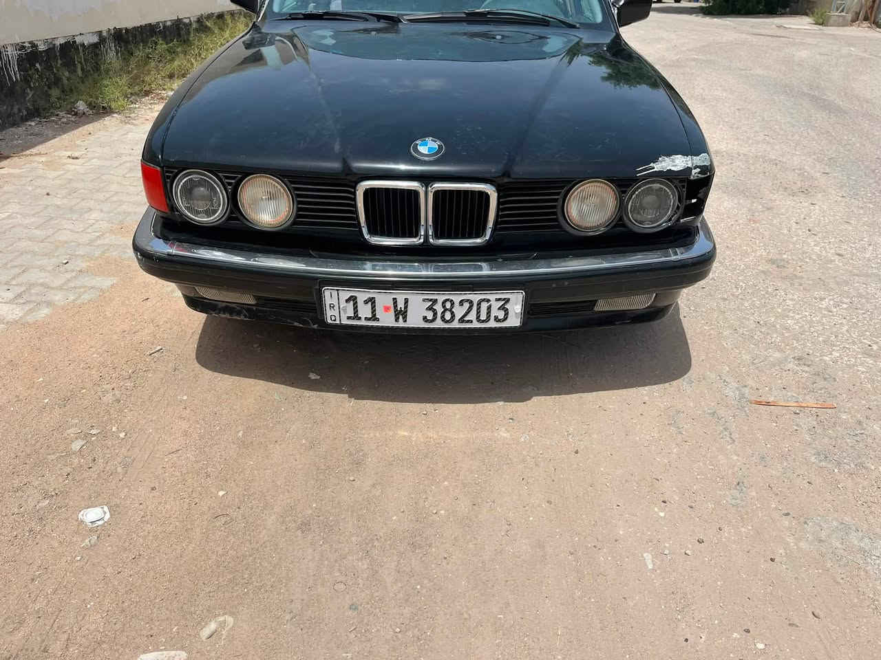السلام عليكم 
BMW735اصل بليته وسنوية 
السيارة رقم بغداد دولي سنوية لل٢٩ باسمي شرط التحويل  موديل ١٩٩٠ راديتر جديد ٣ سراوات ومروحة كهربائية يعني انسة الحماوةاربع جام كهرباء  تشغيل عن بعد تخم ويل نجمة وتخم تاير كمبريسر تبريد وصوندات وغاز كله جديد بس نقصة الكلج مال الكمبريسر   السيارة حلوة حدادية٧٠٪؜يحتاجلها شوية ترتيب السعر٣٥وبيها مجال مكان السيارة نجف ***********
