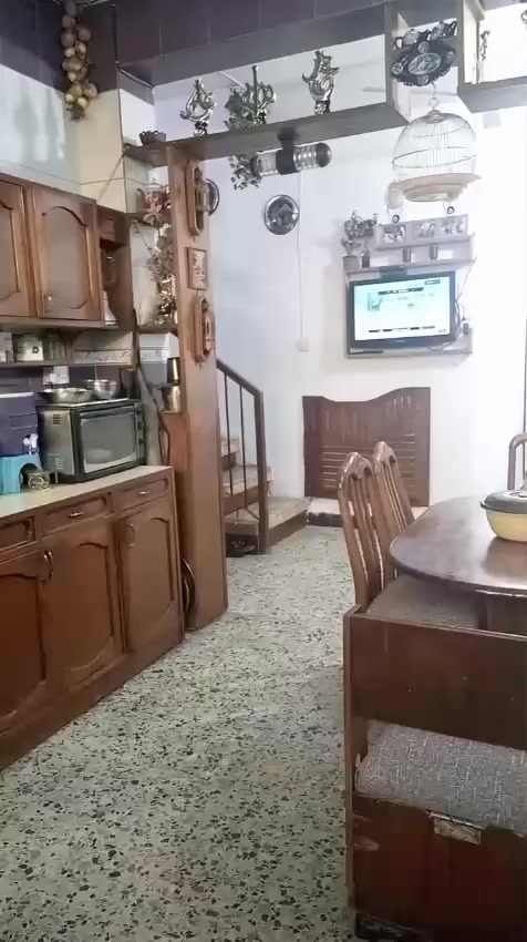 سلام عليكم بيت للبيع ١٥٠ متر شعب شارع صحا خلف مطعم محمد الكردي سعر ٢٥٠ بي مجال يحتوي علا ٦ غرف نوم ***********
