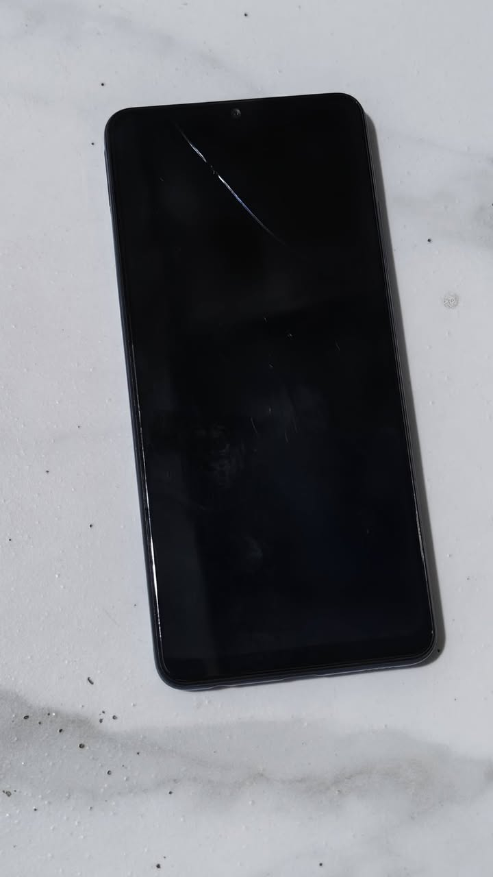 تليفون A32
جهاز نضيف ويخبل ماعده فطر بشاشه 
مبين بلصوره
مكاني كوت حي لجهاد 
***********
