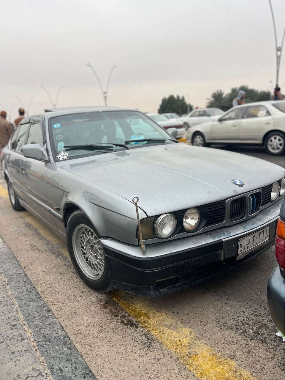 BMW520 مسكر كير عادي 
باسمي مشروع وطني سنويه ٢٠٢٧
مديل ١٩٨٩
تبريد وتدفئه شغاله 
بديها بيه جراد 
حداده جديده وتخم تاير 
غرفتها نضيفه ١٠٠/١٠٠
ااتصل ***********
السعر ٣٨ الزبير, البصرة
