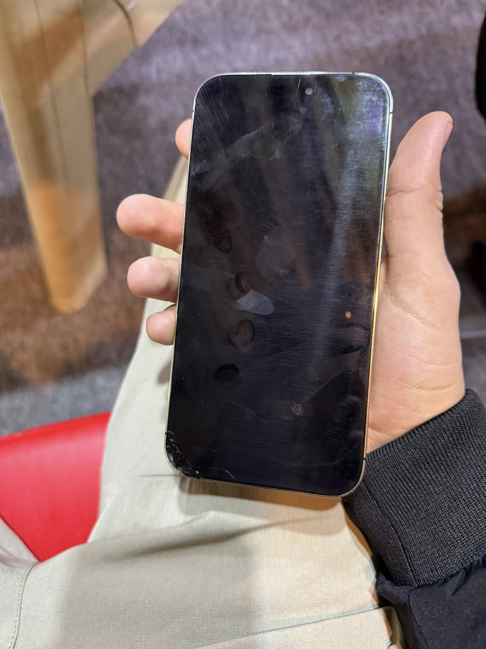 14 برو ماكس دبل سيمكرت
ذاكرة 256 
بطارية 100 مبدلة
شاشه اصليه 3 خيارات مبدله تفصيخ 
فقط بي هذه الكسر خفيف و ممئثر على المس 
كله شغال و نضيف 
سعر 600 
مكاني بغداد جميلة 
***********
