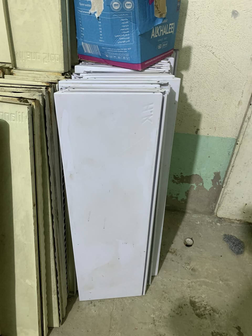 للبيع رفوف تجهيز محلات الاتصال *********** وتساب العماره حي الحسين الجديد مقابيل السوك الاخضر شارع ابو شاكر
