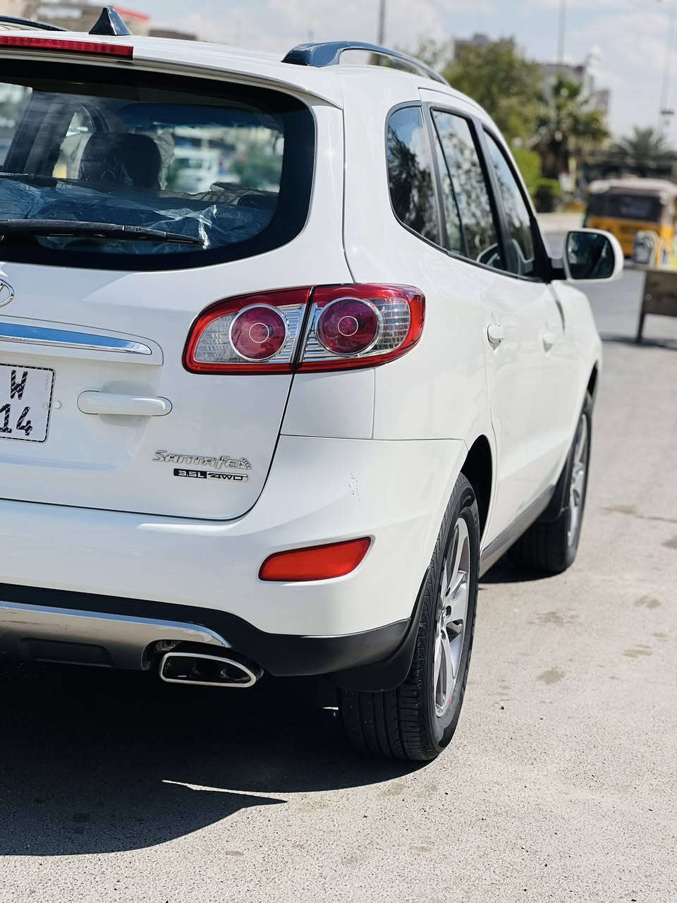 السلام عليكم سنتافيه شركه عامه 2012
خليجي مكفوله كفاله عامه حته من البارد
مكينه 3500ماشيه ٨٣حقيقي 
السياره وضع شركه سبعه راكب 
ثلاث قطع تبريد فور ويل 
مري شفط وبيها هوي مواصفات 
***********
