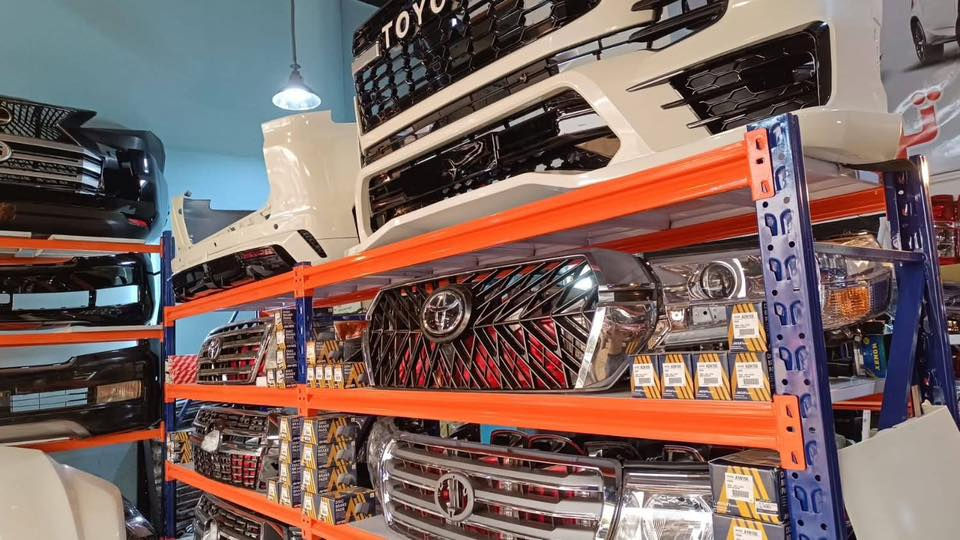 تتوفر لدينا ادوات وقطع غيار لاندكروزر ولكزز وبرادو من موديل ٢٠٠٨الى موديل ٢٠٢٥ يوجد توصيل جميع محافظات العراق مجانا ***********
