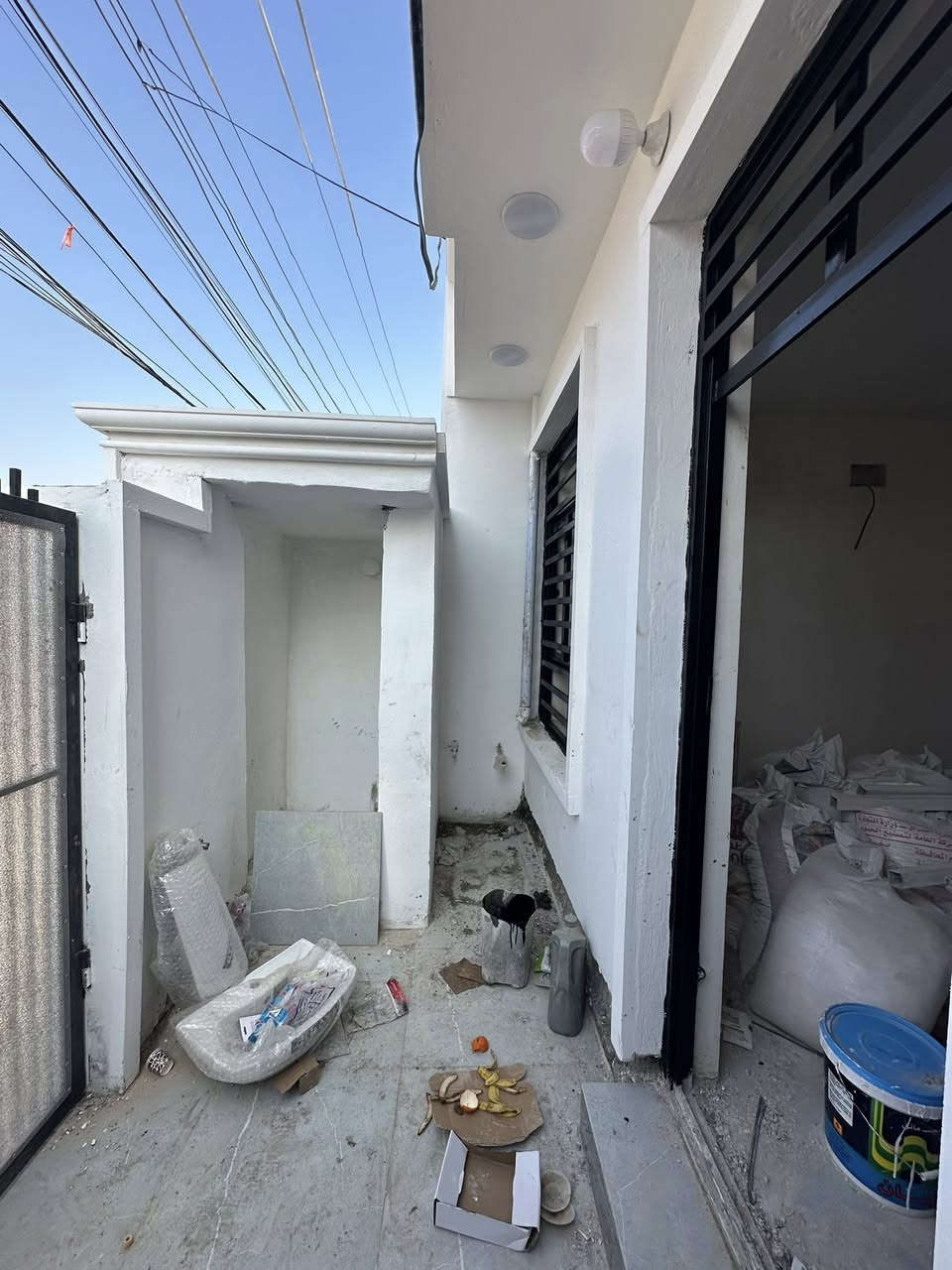 100 متر طابو سند 25 
بناء جديد مدخلين 
15 يوم يكمل تستلم مفتاح 
يتكون من
استقبال 
وصاله ومطبخ وخدمات 
ومنور 
وغرفتين نوم
وقريب الشارع الرائيسي 
منطقه الانتصار مقابيل مستشفى حماد شهاب قبل مرور الحسينيه 
المهندسين 

معروض حصرا لدى 
مكتب الموسوي للعقار
***********
