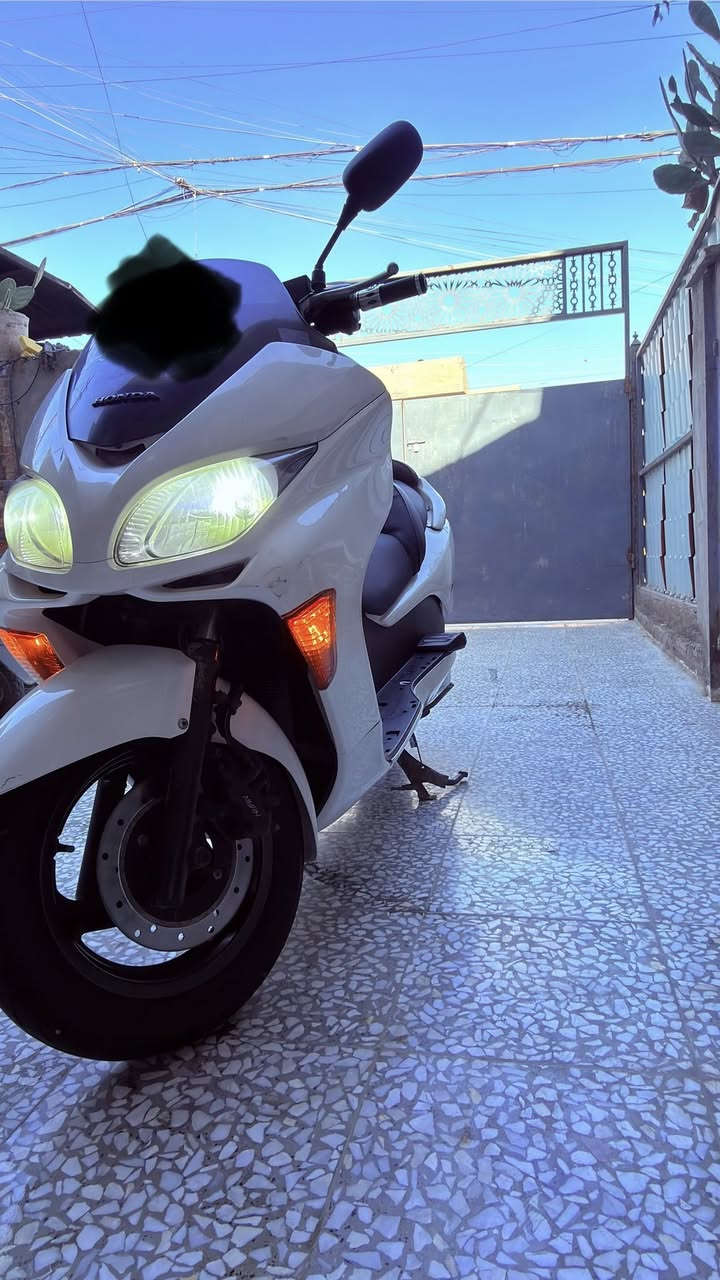 السلام عليكم دراجة فورزة صفر تسعة كرستالة للبيع دراجة مثل ما موضحة بالصورة يرادلهة ملاحضات بسيطة كلش فقط السعر مليون و 200 العنوان بغداد العبيدي غير متواجد على الفيس  متواجد واتساب و خط  الرقم ***********
