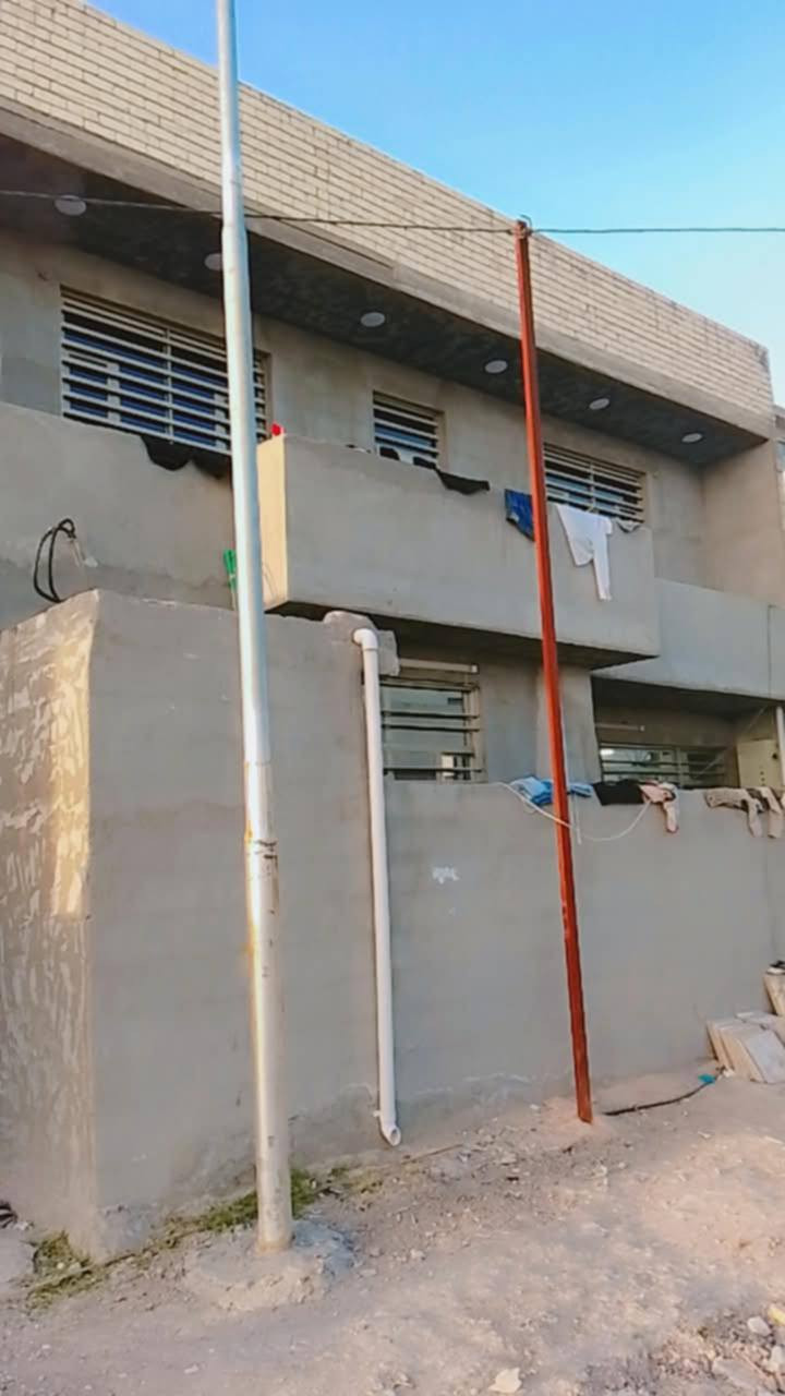 سلام عليكم 
دار للبيع الدوره هوررجب شارع البدخيل 
مساحه 160م 
واجه 10 ونزال 16 بيت كامل 
خدمات كامل
رقم ***********
