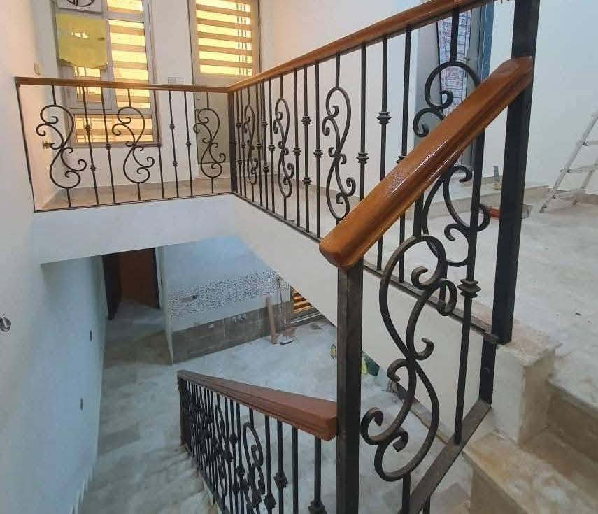 سلام عليكم حداده عامه متنقل صنع كرفانات غرف منزليه باحدث التصاميم وحسب رغبه بسعار تنافسيه شامل باب وشباك عمل جملونات عمل مطاعم متنقله عمل قمريات بيبان شبابيك كافه انواع الحداده للاستفسار الاتصال على الرقم ***********
