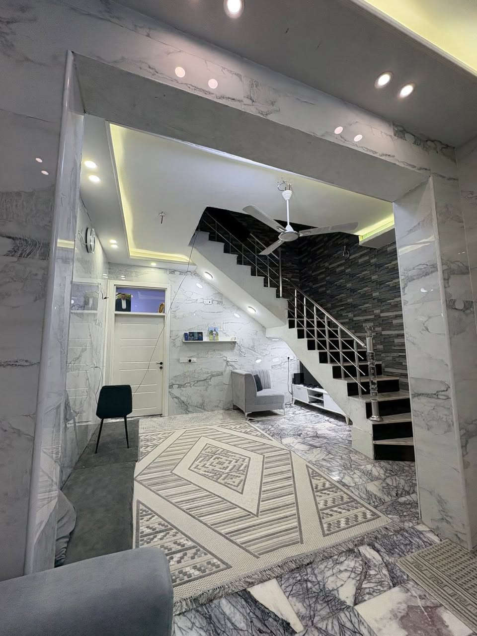 🏡  دار للبيع - دار سكني في كربلاء

📍 الموقع: (حي الصمود)
📐 المساحة: (100متر)
🛏 عدد غرف النوم: (3)
🚿 عدد الحمامات: (4)

⚡ كافة الخدمات 
📄 نوع السند: (طابو صرف )

💰 السعر: (خاص)

للاستفسار والمعاينة يرجى التواصل على الخاص أو الاتصال على الرقم:
📞 (***********
#عقارات_كربلاء
