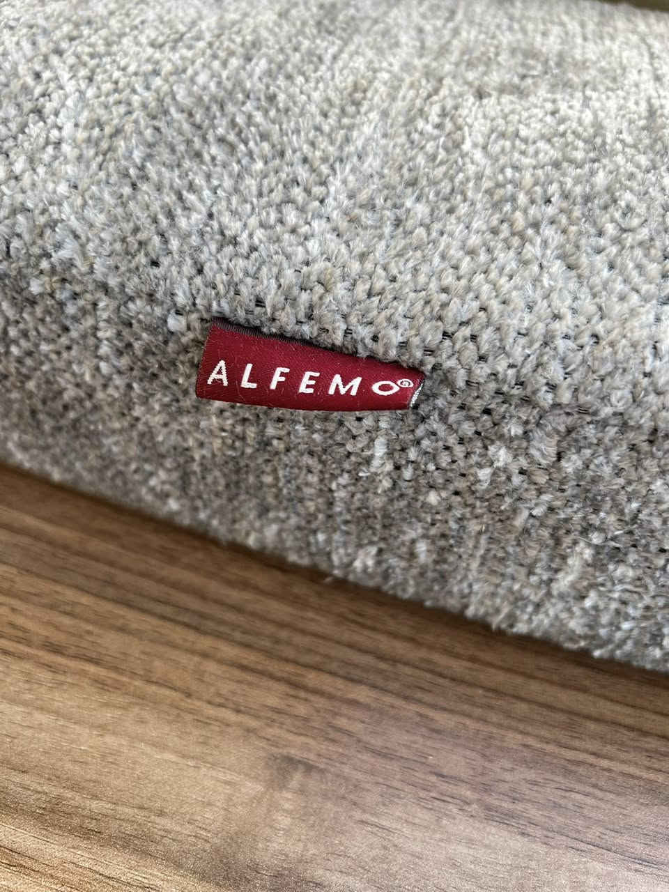 كورنر تركي مودرن New 🇹🇷
ماركة  ( ALFEMO الفيمو) 
قياس 330في320
 والجلوس سبرنك و مريح وسوفت 
السعر 575$    
للاستفسار واتساب ***********
