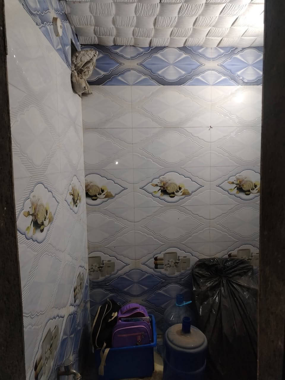 دار للبيع زراعي دجين قرب الطاقه مال الكهرباء مساحه 138 طابوك اعكاده يحتوي علئ غرفه صاله استقبال مطبخ صحيات داخلي خارجي ساحه السعر 48 اوبيه مجال بسيط إستفسار *********** اكرم الاسدي للعقار
