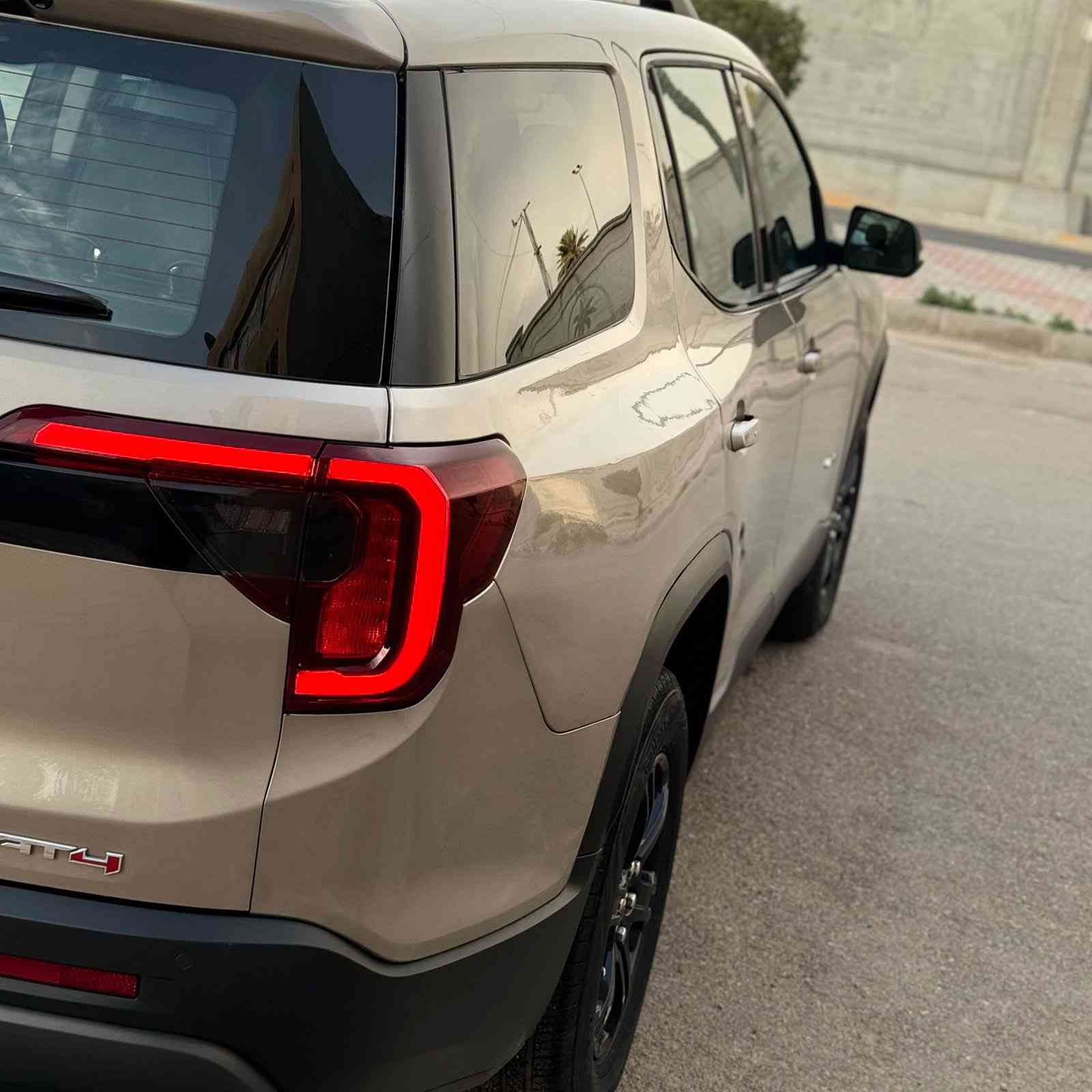 السلام عليكم ✋🏻
جمسي اكاديا 

الموديل : 2022

الفئه : AT4

حجم المكينه : سته سلندر  

المسافه المقطوعه : 66

الضرر : ثلاث قطع صبغ 

بدون دواخل 

بدون ايرباك 

السياره فول مواصفات 1/1

1. شاشه كار بلي بلوتوث حجم 8 انج 

2. كامرات 360

3. حساس خلفي امامي

4.بنوراما فتحتين

5.كشنات جلد

6.رادارات جانبيه واماميه وخلفيه 

7.توقف ذاتي 

8.تحديد مسار

9.اشاير بالمري

10.تحكمات ستيرن جهتين 

11.كشنات كهرباء

12.كشافات

13.صندوك كهرباء

14.بصمه ابواب عدد 4

15.قطعتين تبريد منفصل  

16.كشنات ميمري

17.هندبريك بصمه

18.لايتات لد +زنون ثلاث عدسات 

19.بكلايت لد

20.فور ويل تحكم قياده سبورت وجبلي وثلجي 

21.كشن السايق  والاستيرن هزاز 

22.داتا شو

23.سبعه راكب

24.تحديد مسار 

 بعد بيها هوايا مواصفات 

كير مكينه صدر مكفولات من الفتح والتبديل 

تخم تاير جديد / باتري جديد / صدر جديد 

السياره جديده بدون اي نقص بدوان اي عطل كلوب سيرفس ممشتغل بيها 

رقم شمالي الجديد 

مكان السياره بغداد 

***********

متوفر وتساب 

راسلني ادزلك صور الحادث والسونار
