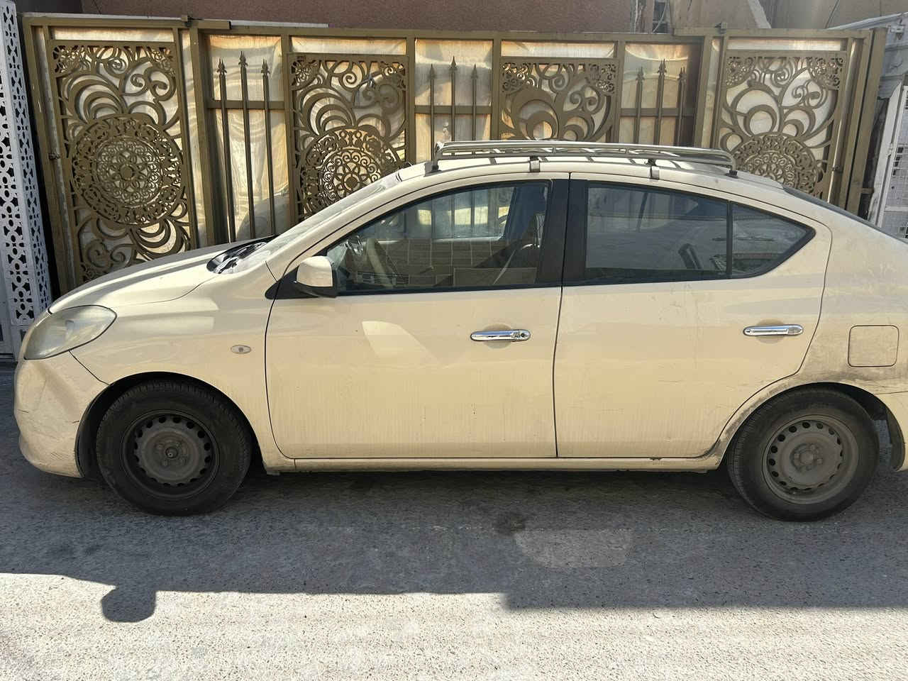 السلام عليكم ورحمة الله 
سني هندي خصوصي  خصوصي لون تكسي الشمال اصلي بلاد
م14  اوتوماتك كلشي نظيف وشغال
السياره بيها فقط بالجاملغ الخلفي وشويه من الباب الخلفي جهة العبري من اخذتها هيچ 
السياره سويتلها ادامه ووكعت براده ومشيت عليها مسافه طويلة واشتغل گلوب الاويل بم وممنتبهله ومشيت اكثر من 30-35 كم  المهم صار بيها صوت بالمكينة عالي 
بس السيارة شغل واطلع للبصره  
صدر تبريد كهرباء كله ممتاز 
تايرات تخم جديد فلنجات مصفره 
كله بلاد شواصي  تكم  قماره بدنات 
مكانها قرب العاب السيديه
خصوصي سنوية بإسمي رقمهه مشروع وطني واسط
سعر 85  اوكعلك فلوس مكينة وبالخدمة 
استفسار اكثر ***********/ابو يوسف )))))
