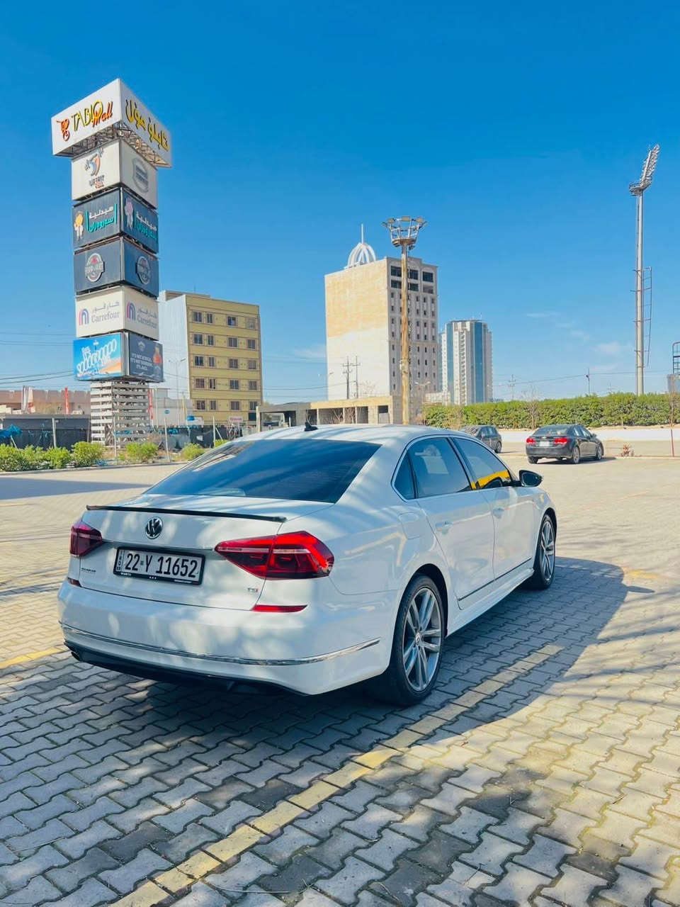 Passat 2017 Rline
پاسات ٢٠١٧ Rline مەکینە ١٨ و تۆربۆ مەرغوب فول مواسەفاتی ر لاین رەقەم و سەنەوی نوێ سێ پارچە بۆیاغە ئێرباگ سیستەم بیلادی شەریکە بۆی داندراوە و ئیش دەکات بە شەرتی فەحس
سەیارەکە زۆر بە جوانی و پاکی ماوە هەموو قالبی بیلادی شەریکە یەک دینار مەسروفی تێدانیە دوو جێی بچوکی تەعدیلە هیچ پێیوە دیار نیە 
نرخی ١١٨ وەرەقە و معامەلە 
شوێن هەولێر رەقەم *********** أربيل, العراق
