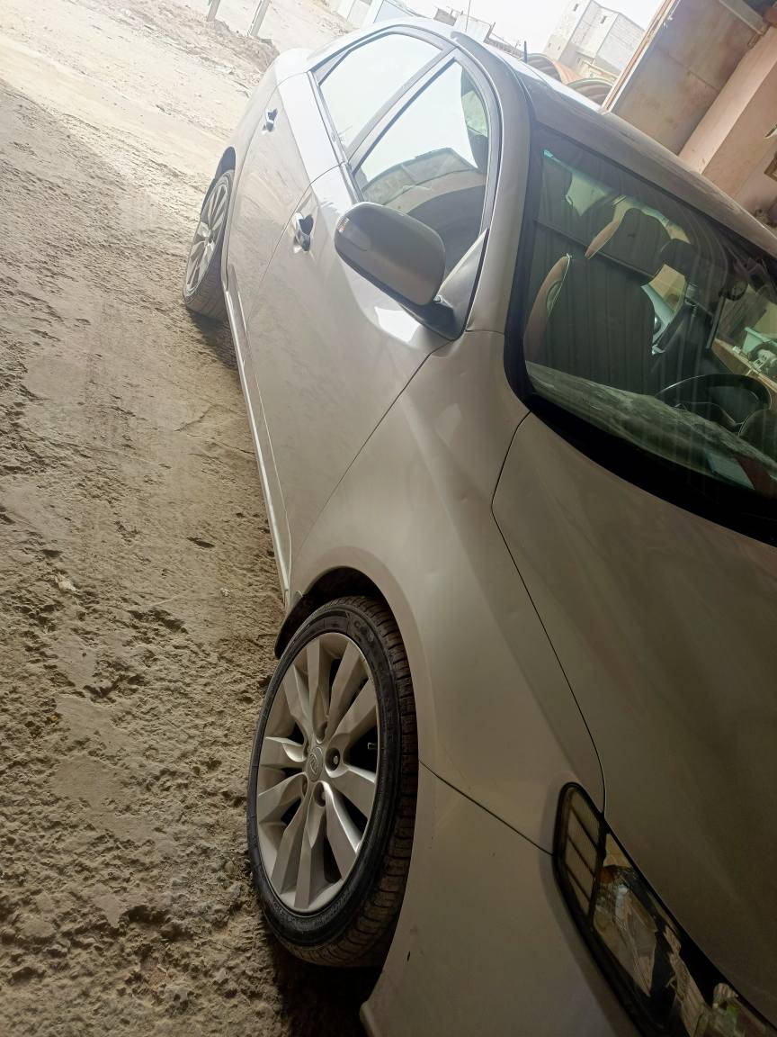 سيراتو2010 خليجي فول فتحه حساس تبريد بيانو داخل جلد بيه  يدلات ستيل وكيل كل 17اربع ويلات دسك ABS مكفوله من الصبغ (عدا صبغ دايرجاملغ خلفي رشه بسيطه ايمن) (وبيه حالوب  بالقماره بالجنطه وقليل بالبنيد )سنويه جديده باسمي صار 20يوم تحويل وهزه تريد تحويل تريد وكاله سعره 105بيه مجال بسيط مكانه حله القاسم *********** حلة, بابل
