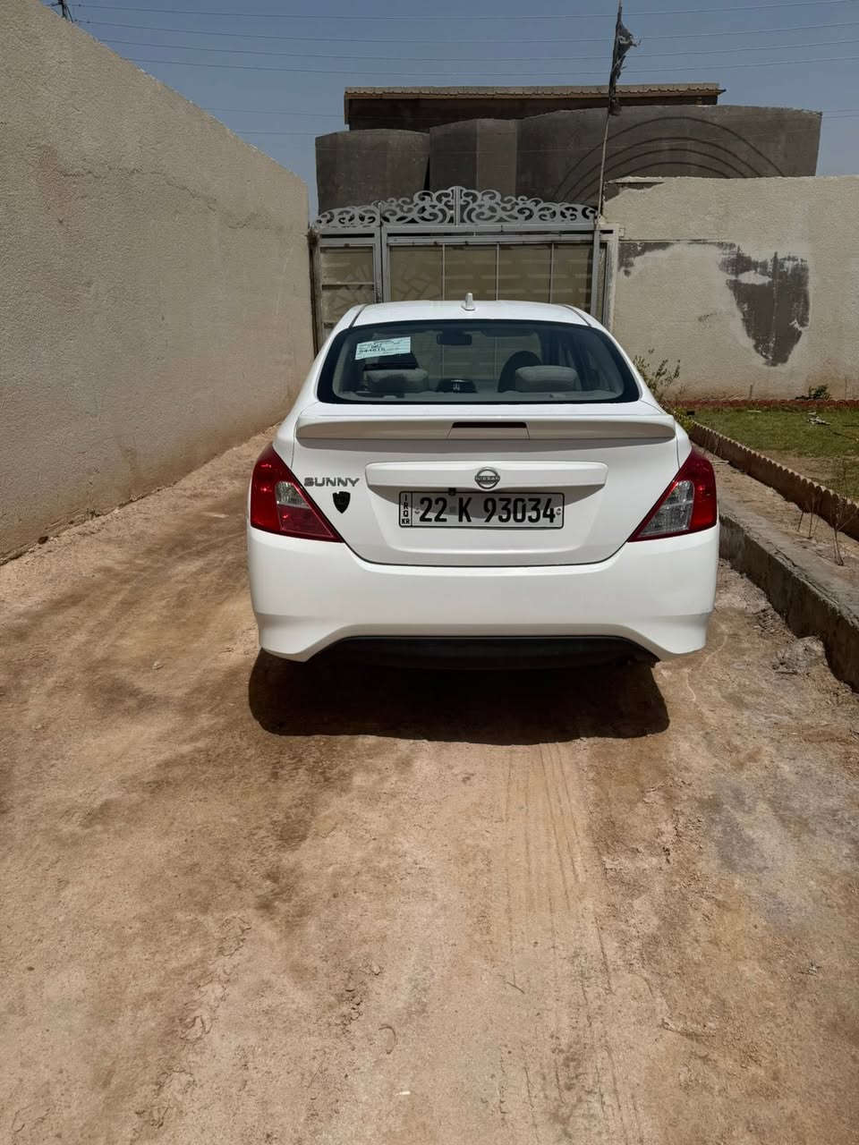 سلام عليكم                             نيسان صني هندي بليتة زكة 2024 سيارة بيهة شخوط موضح بل صورة وبيهة طختين خفيفات علا وضعهن سيارة حلوة ماشية 50الف العنوان بصرة شط العرب السعر 122 بيهة مجال قليل الرقم ***********
