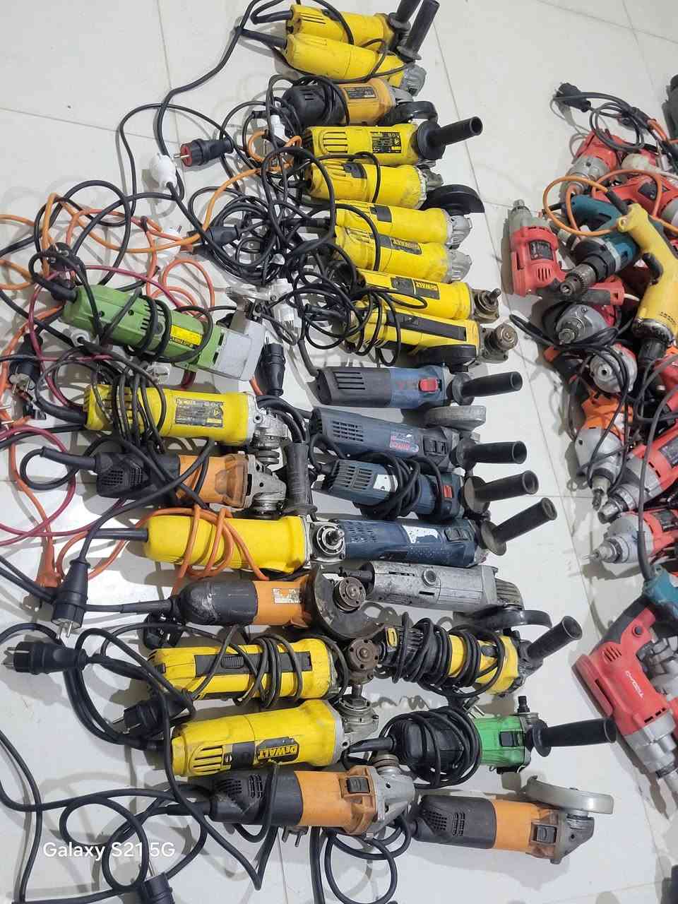 عدد وبضاعة متنوعة للبيع كلمن وسعرة الشراي يراسلني او يتصل واتسب*********** توصيل موجود لكافة المحافظات
