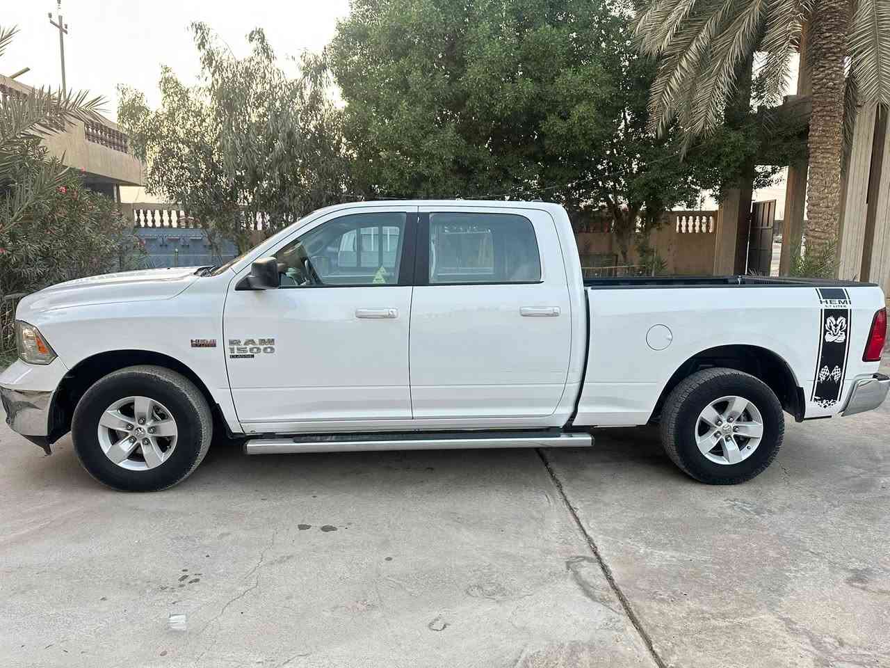 رام 2019 كلاسك  باب طويل
محرك 8 سلندر 5700 
سيارة كفالة كير محرك تبريد صدر كلها كامله 
ضررها بنيد فقط مبدل 
رقم ديالى الجديد 
للبيع او المراوس


**إذا كنت صاحب هذا الإعلان وتريد حذفه لأي سبب، رجاءا أرسل رسالة إلى الدعم الفني**