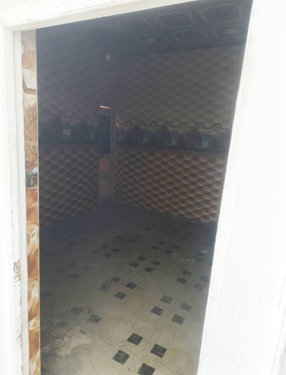 السلام عليكم اسعد الله اوقاتكم🤍

ملاحضه:البيت حاليا فارغ وجاهز للسكن 
🛑#دار سكن للبيع  بناء قديم 

# المساحه 170م

..................... 

🛑# نوع العقار طابو صرف زراعي بإسم عراقي

🛑# وكاله ومكاتبه نسخه من طابو

................... 

🛑# يتكون من غرفه2 كل غرفه 4×4وصاله وموزع واستقبال 6×4 ومطبخ وصحيات حمام في الداخل وتاليت في الخارج 

🛑#يبعد عن الشارع الداخلي السايدين  وقبه بو الجوزي مشي سيرا 5 دقائق أقل النصف كيلو  عرض شارع البيت 7 ونص متر  

🛑#  جميع الخدمات متوفره مدارس وماء و كهرباء و مجاري 

🛑# خلف البيت نهر بزل للمجاري ماتحتار بيهن 

🛑# العنوان البصره ابو الجوزي مقابيل قبه أبو جوزي  وتدخل بلفرع 

...................... 
 
🛑السعر 60 وقابل للتفاوض... 

🛑الاستفسار📞 ***********
