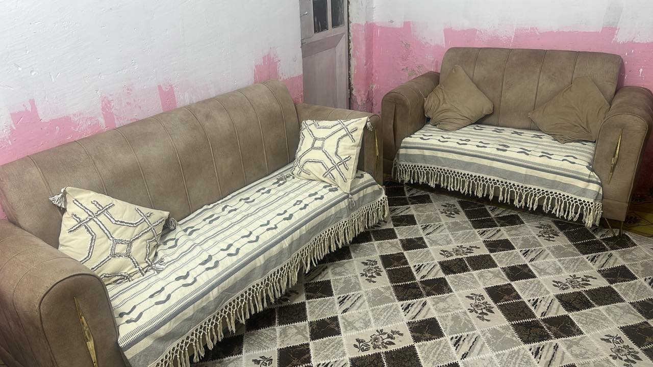 تخم ١٠ مقاعد نضيف جدا و نوعيتة درجة اولى و جديد رادي ب ٤٠٠ و بي مجال للاستفسار الاتصال على الرقم ‭٠٧٧٢ ٥٦٠ ٦٥٨٠‬
