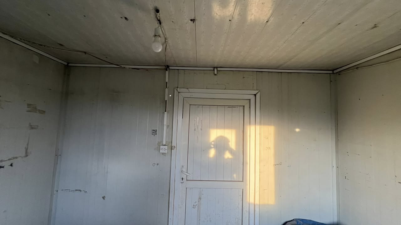 کابینە بۆ فرۆشتن
درێژی/7مەتر
پانی/3مەتر 
بەرزی/3مەتر
کراوەتە دوو ژوور
هەر ژورەو دەرگاو پەنچەرەی خۆی هەیە 
خەتی کارەبای جاهیزە 
شوێن قوشتەپە 
نرخی 9 وەرەقە 
ژمارەی مۆبایل ***********
