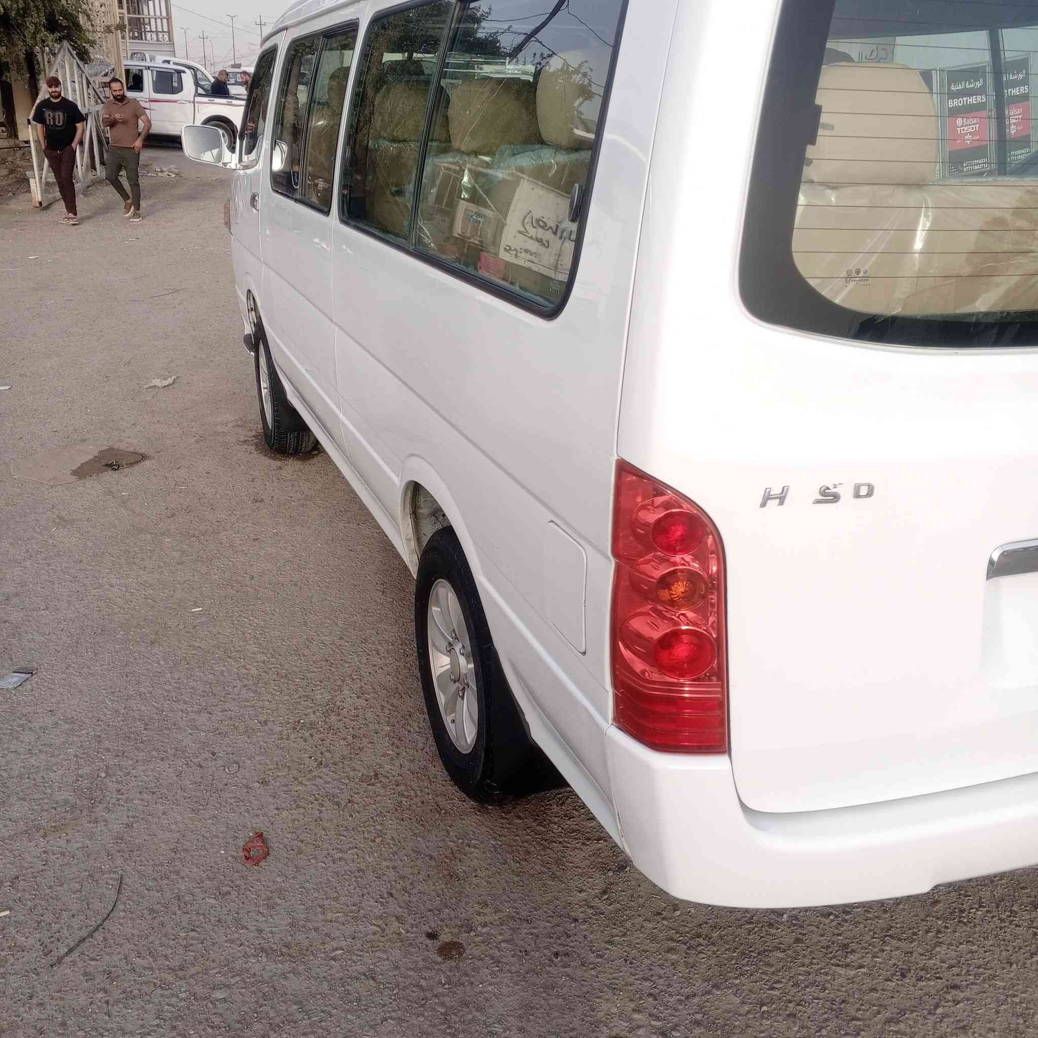 سلام عليكم سياره جنبي Hوان  للبيع موديل 14 سياره جاهزه مكينه كير حداديه  مصفره غرمات هيئه دوشمه جديده سياره جاهزه حلوه دخم تاير جديد كهربائيات شغاله عنوان سياره بغداد رقم الهاتف ***********
