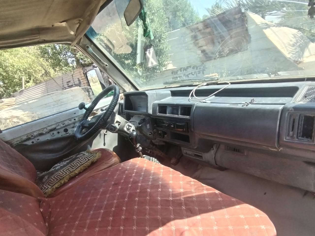 السلام عليكم كيا بنجو للبيع موديل 95 باسمي الماكينه خير من الله السياره جاهزه بس النمره الرابعه تفلت المكان بابل المسيب رقمها انجليزي السعر 45 وبيها مجال ***********
