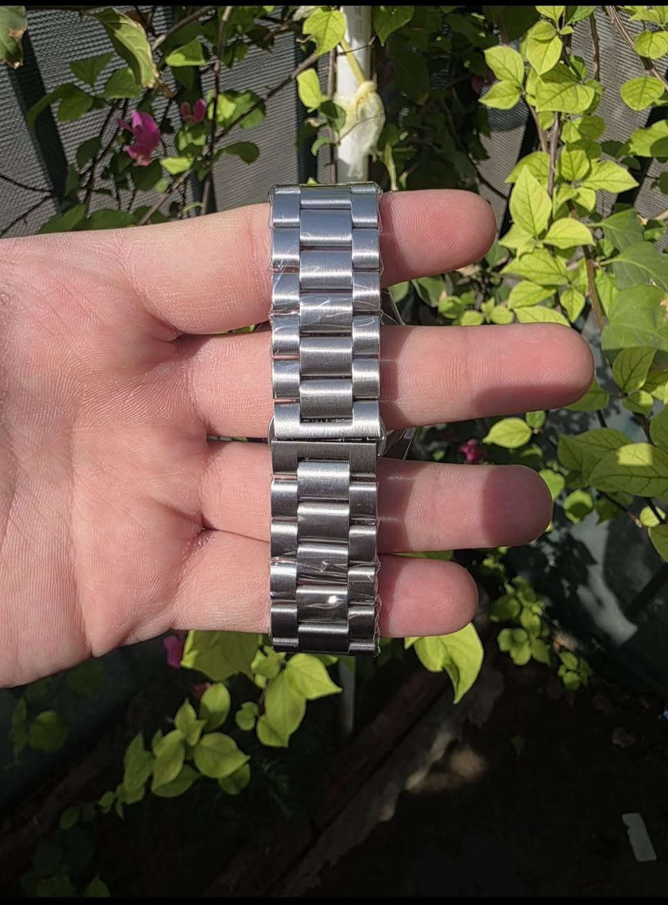 ساعة من ماركة " اومكا " 
تعمل بنظام كوارتز "باتري" 
📟تاريخ شهري    
🔍عدسه مكبر للعداد الشهري 
😍ماكنة كبس 
💥قفل  فراشه
🔥ماكنه على ماطور (تعمل كالاوتماتيك) 
🤩  السعر  30الف مع التوصيل
📞للتواصل والاستفسار يرجى التواصل معنا على الرقم او ماسنجر 
***********
🚛🚚يوجد لدينا توصيل لجميع محافظات العراق 🚚🚛🇮🇶🇮🇶 بغداد, العراق
